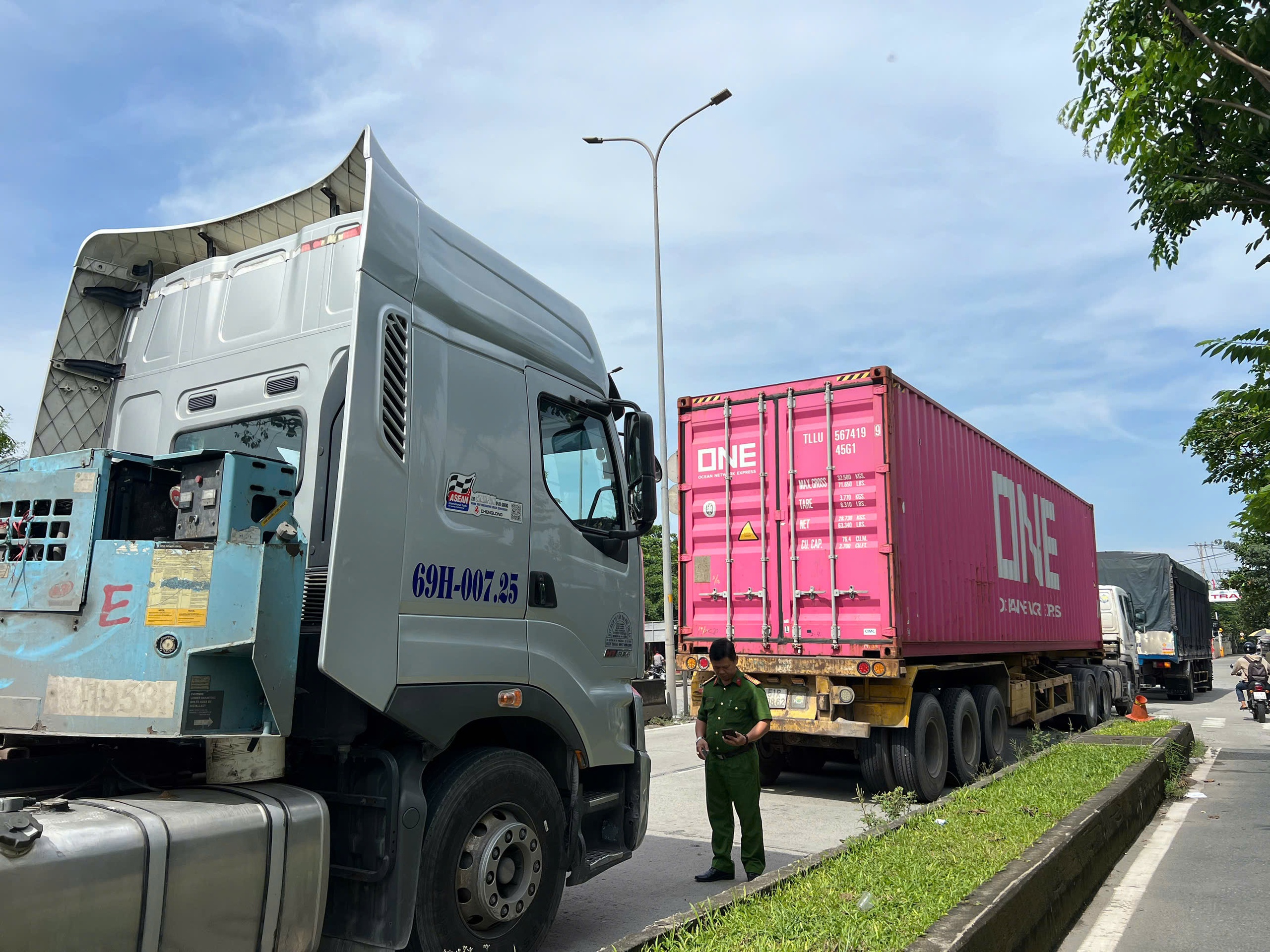 Công an phường Thủ Đức tổng kiểm tra cảng, phát hiện tài xế dương tính ma túy - Ảnh 5.