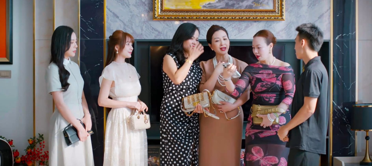 Phim Gió ngang khoảng trời xanh với Phương Oanh và Doãn Quốc Đam gây tranh cãi - Ảnh 1. Phim Gió ngang khoảng trời xanh với Phương Oanh và Doãn Quốc Đam gây tranh cãi - Ảnh 1.