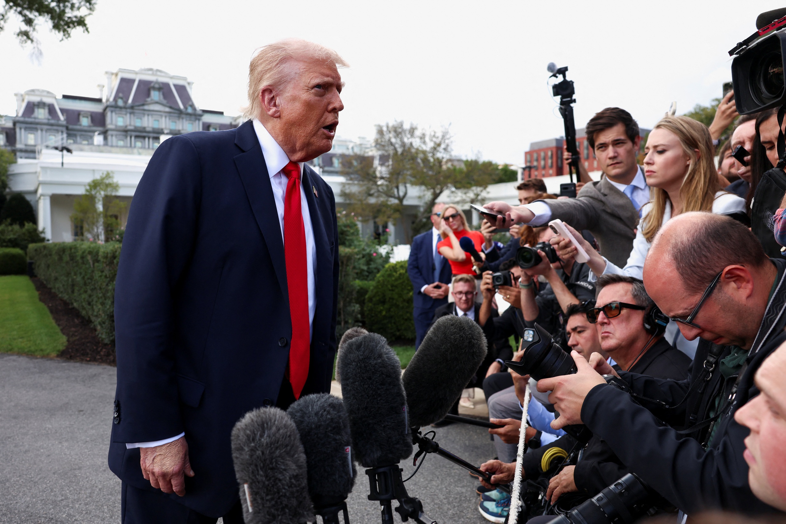 Tổng thống Trump nói UAV xâm nhập không phận Ba Lan 'có thể do nhầm lẫn' - Ảnh 1.