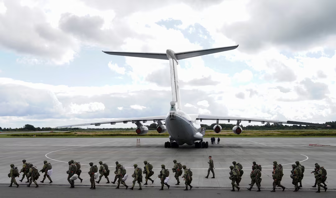 Nga, Belarus tập trận quân sự sát sườn NATO - Ảnh 1.