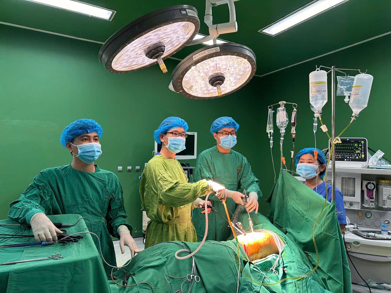 Học sinh lớp 7 ở Gia Lai bị đâm thấu ngực trong trường học- Ảnh 1. Học sinh lớp 7 ở Gia Lai bị đâm thấu ngực trong trường học- Ảnh 1.