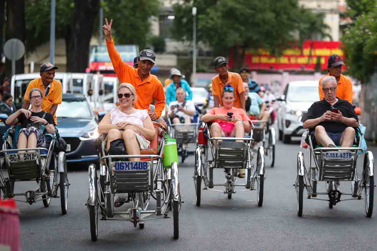 Nhộn nhịp khách quốc tế ở trung tâm TP.HCM- Ảnh 1.