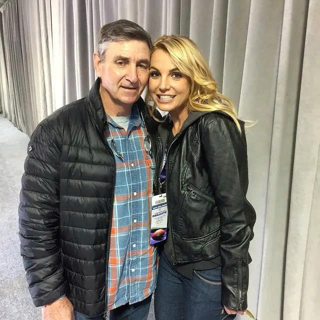 Hậu chấm dứt quyền bảo hộ, mối quan hệ của Britney Spears với gia đình ra sao? - Ảnh 2.