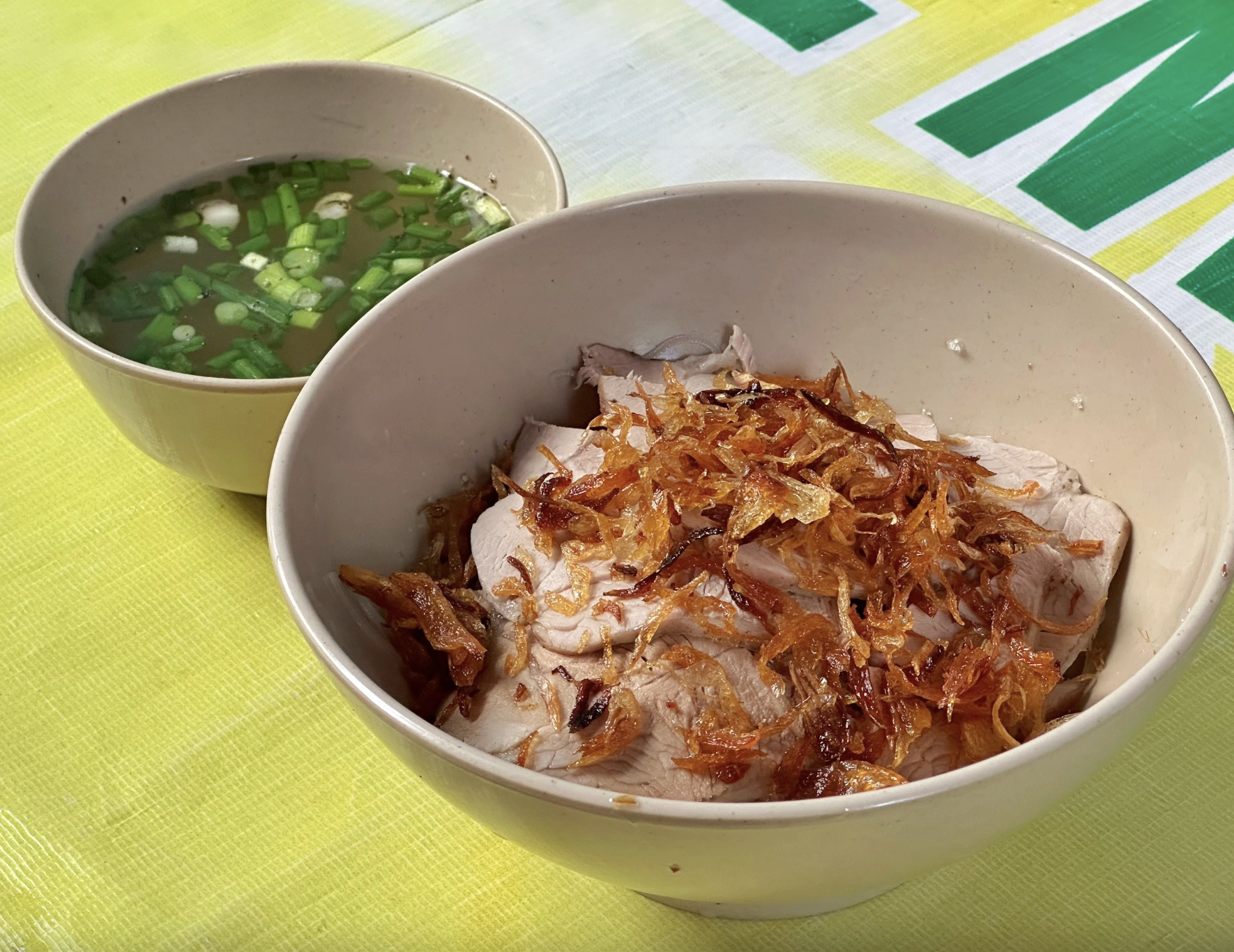 Nhiều qu&aacute;n nước, hủ tiếu, cơm g&agrave; ở TP.HCM b&aacute;n&hellip; 'thả d&acirc;y' cho kh&aacute;ch, v&igrave; sao? - Ảnh 3.