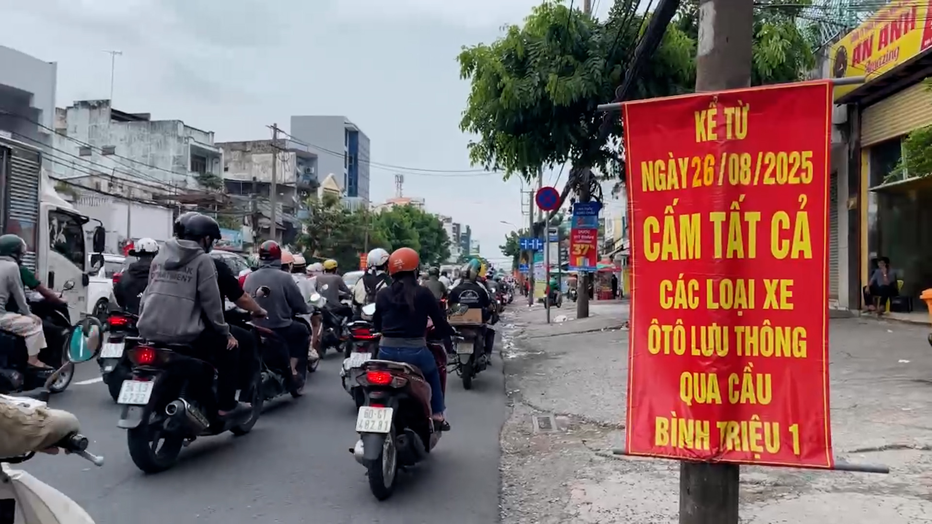 Đ&oacute;ng cầu B&igrave;nh Triệu 1: 'Dễ thở' hơn sau nhiều ng&agrave;y kẹt cứng - Ảnh 4.