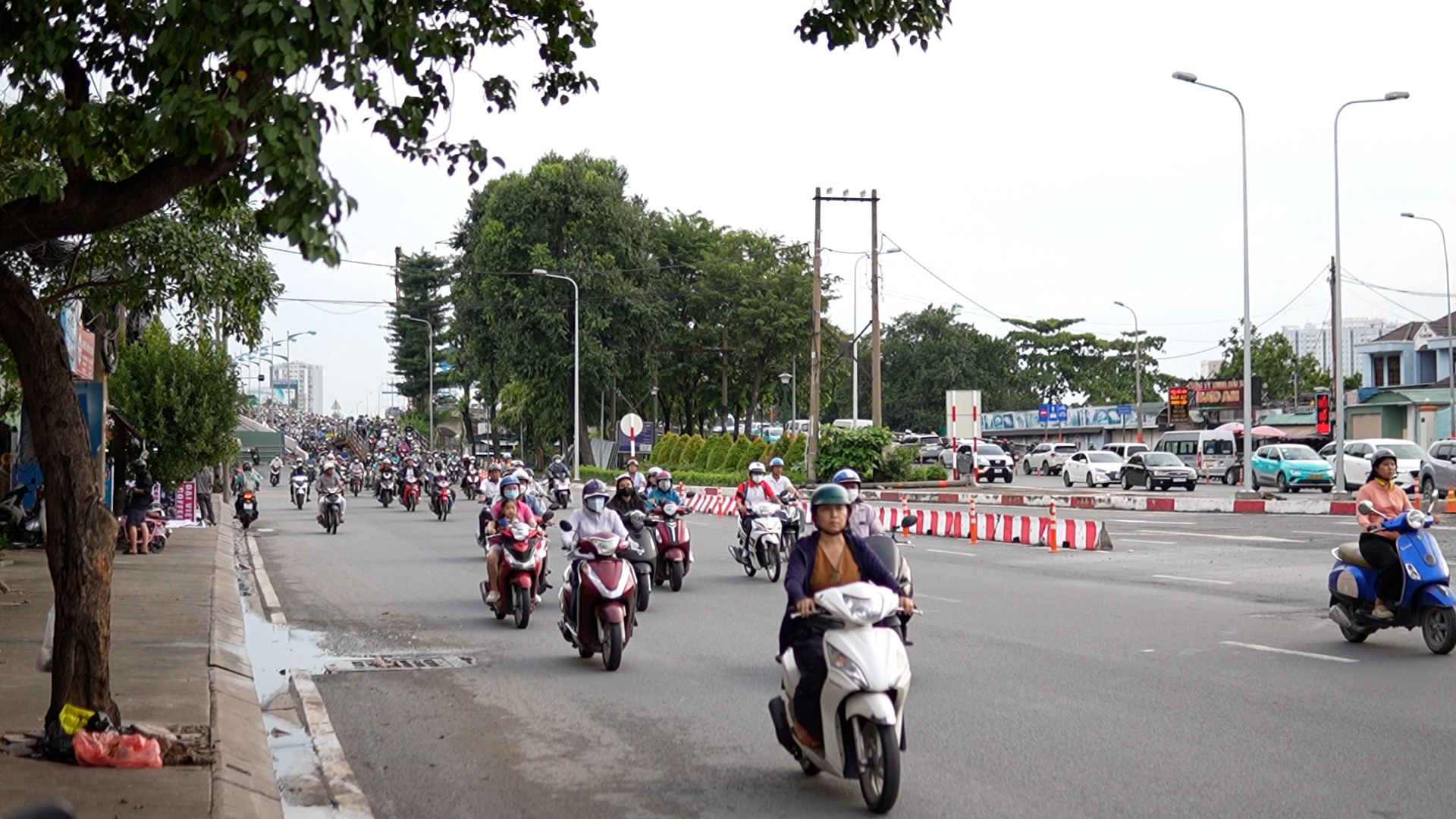 Giao thông qua cầu Bình Triệu 'dễ thở' …
