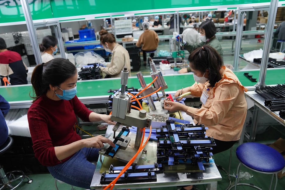 Nhiều vi phạm liên quan đến tiền lương bị xử phạt - Ảnh 1.