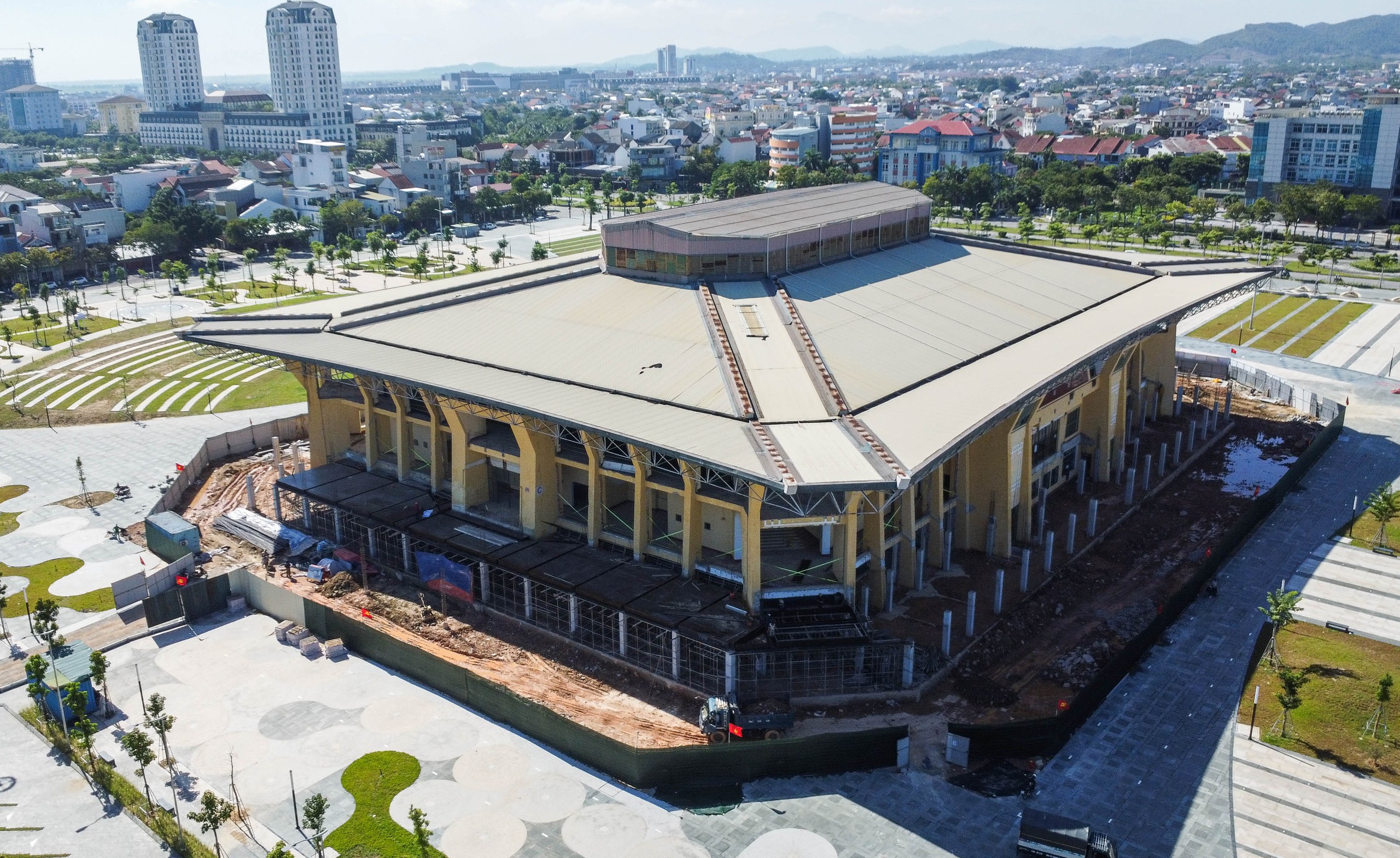 Cận cảnh thi công dự án quảng trường gần 200 tỉ đồng ở Huế - Ảnh 5.