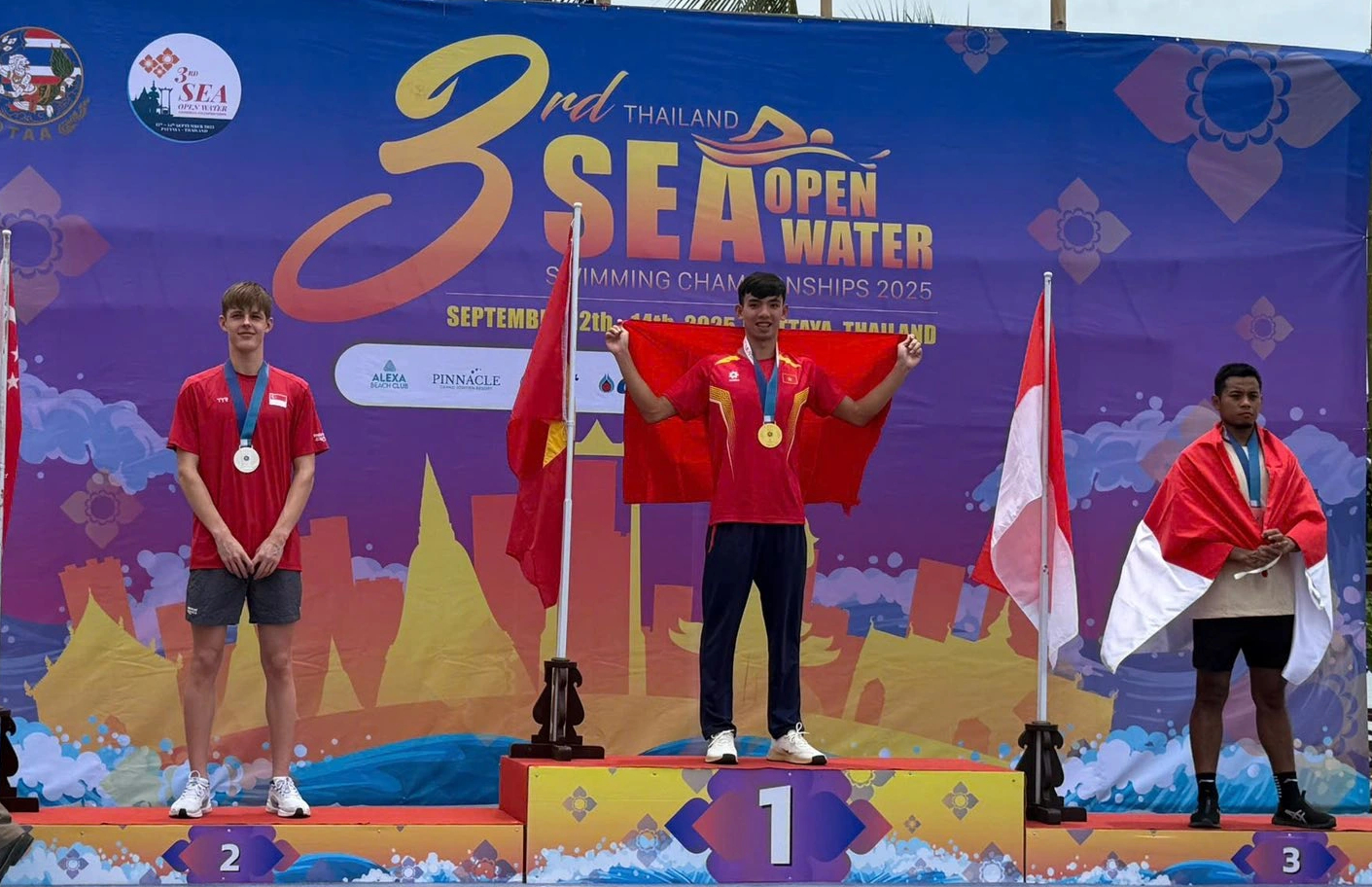 นักว่ายน้ำเวียดนามคว้าเหรียญทองว่ายน้ำระยะไกลเอเชียตะวันออกเฉียงใต้ ฝันถึงซีเกมส์ ครั้งที่ 33 - ภาพที่ 1 Kình ngư Việt Nam đoạt HCV giải bơi đường dài Đông Nam Á,  mơ về SEA Games 33- Ảnh 1.