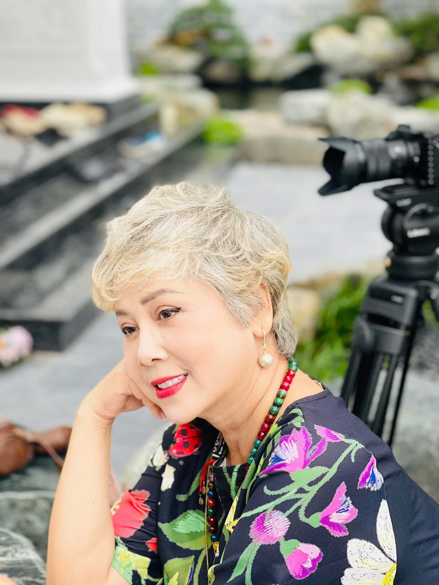 Hai nữ NSND Minh Hằng và Lan Hương gây sốt với ảnh thời trẻ đẹp như mộng - Ảnh 3.