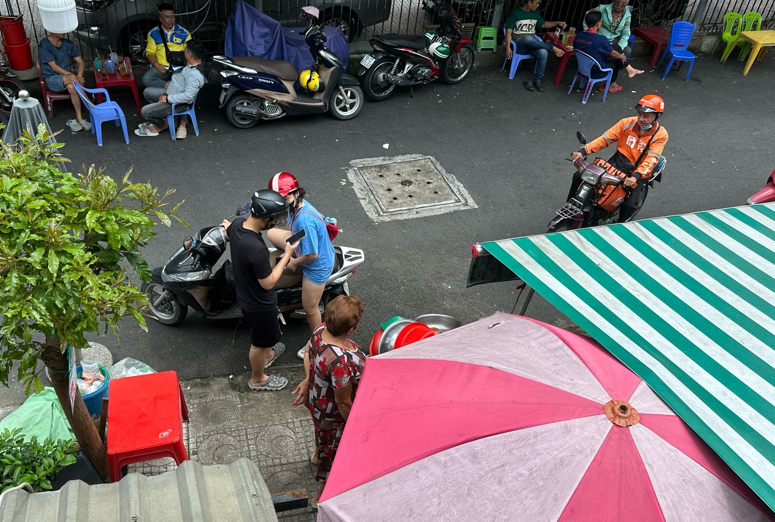 Độc lạ cơm gà thả dây ở TP.HCM: Bà chủ... không ăn món mình nấu, vì sao? - Ảnh 7.