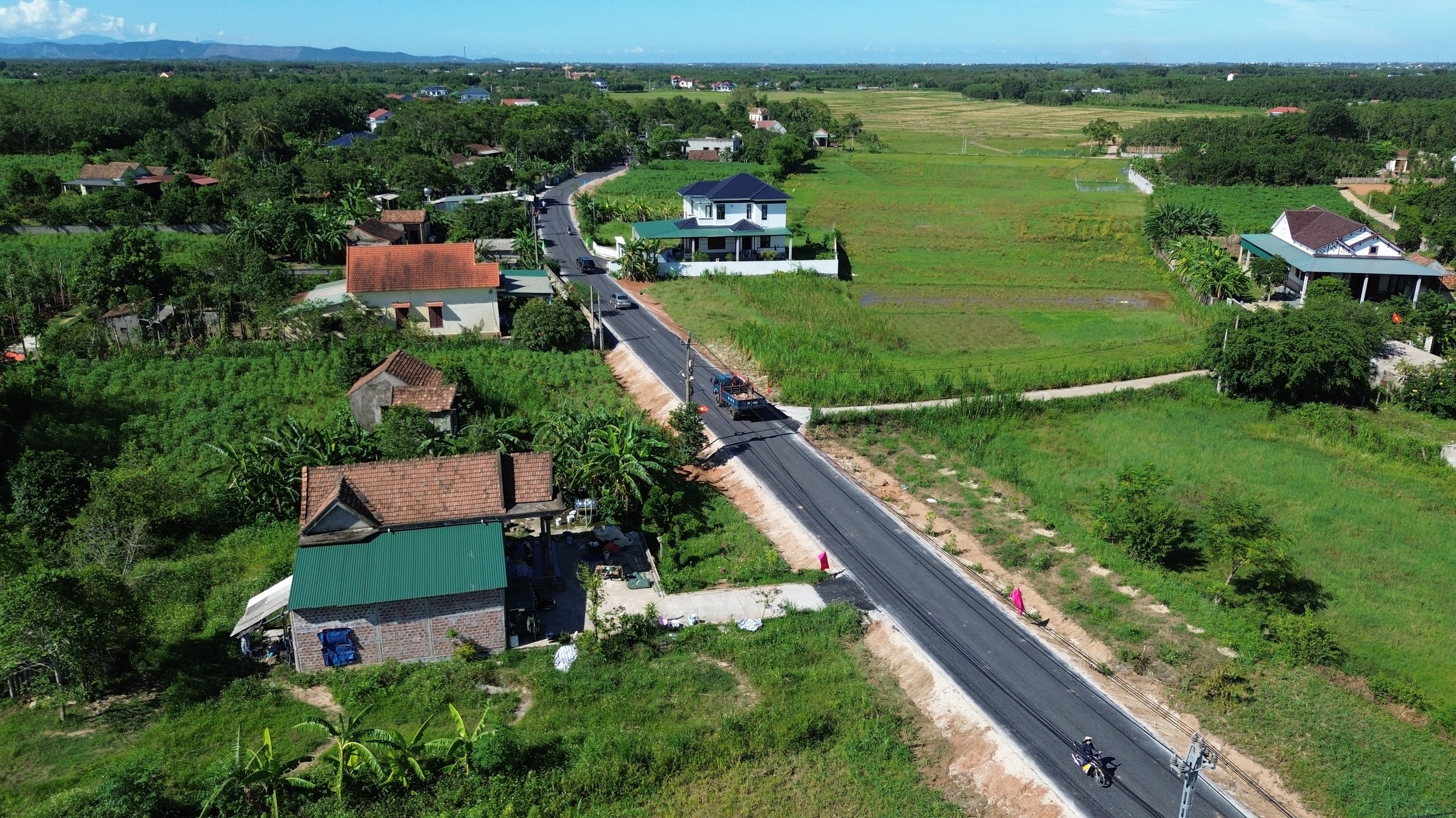 Tập đoàn Sơn Hải tặng Quảng Trị con đường 12 tỉ, thi công 'thần tốc' 20 ngày - Ảnh 2.