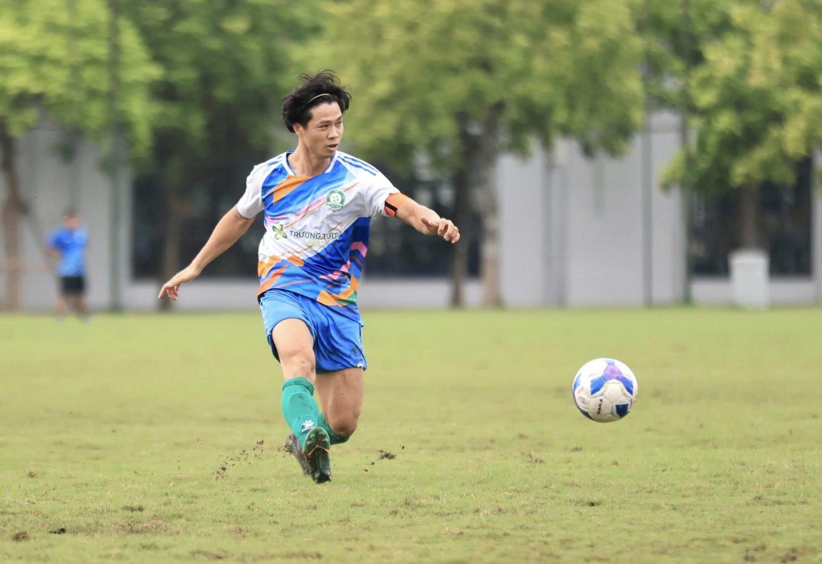 Kdo zabránil týmu Cong Phuonga vyhrát první divizi? - Foto 1. Ai cản đội của Công Phượng vô địch hạng nhất?- Ảnh 1.