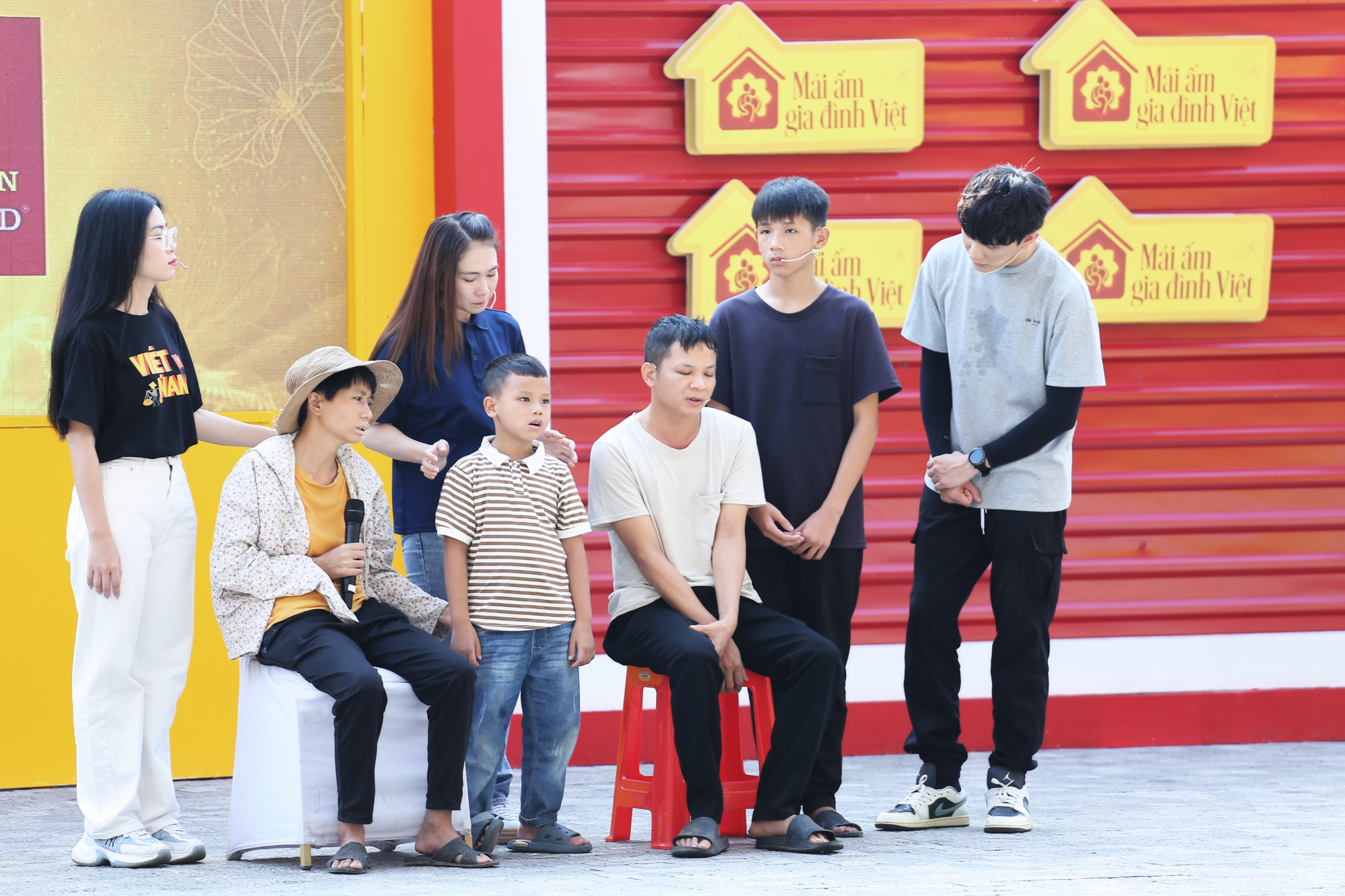 Thanh Thảo bật khóc vì cậu bé 13 tuổi đứng trước nỗi lo mồ côi- Ảnh 1. Thanh Thảo bật khóc vì cậu bé 13 tuổi đứng trước nỗi lo mồ côi- Ảnh 1.