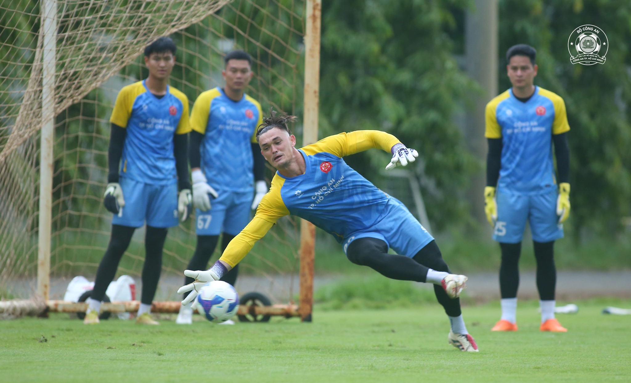 តើគន្លឹះអ្វីខ្លះដែលនឹងជួយក្លឹបប៉ូលិសទីក្រុងហូជីមិញភ្ញាក់ផ្អើលដល់ក្រុមការពារតំណែងជើងឯក? - រូបថត ២. Chìa khóa nào sẽ giúp CLB Công an TP.HCM gây bất ngờ trước đương kim vô địch?- Ảnh 2.