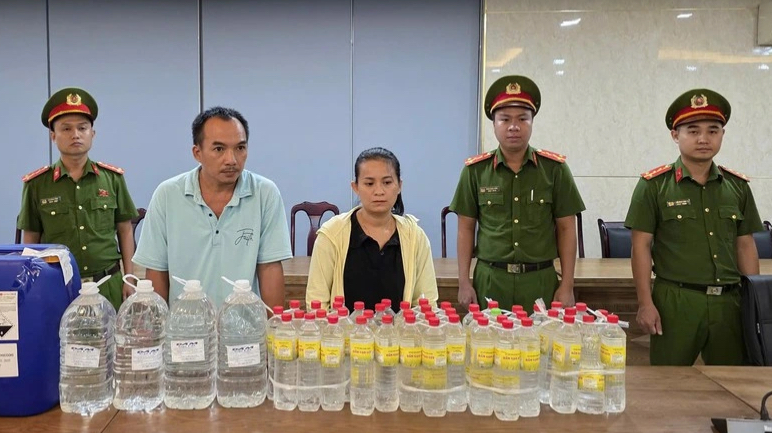 Đà Nẵng triệt phá cơ sở sản xuất giấm giả quy mô lớn gây nguy hại sức khỏe - Ảnh 1. Đà Nẵng triệt phá cơ sở sản xuất giấm giả quy mô lớn gây nguy hại sức khỏe - Ảnh 1.