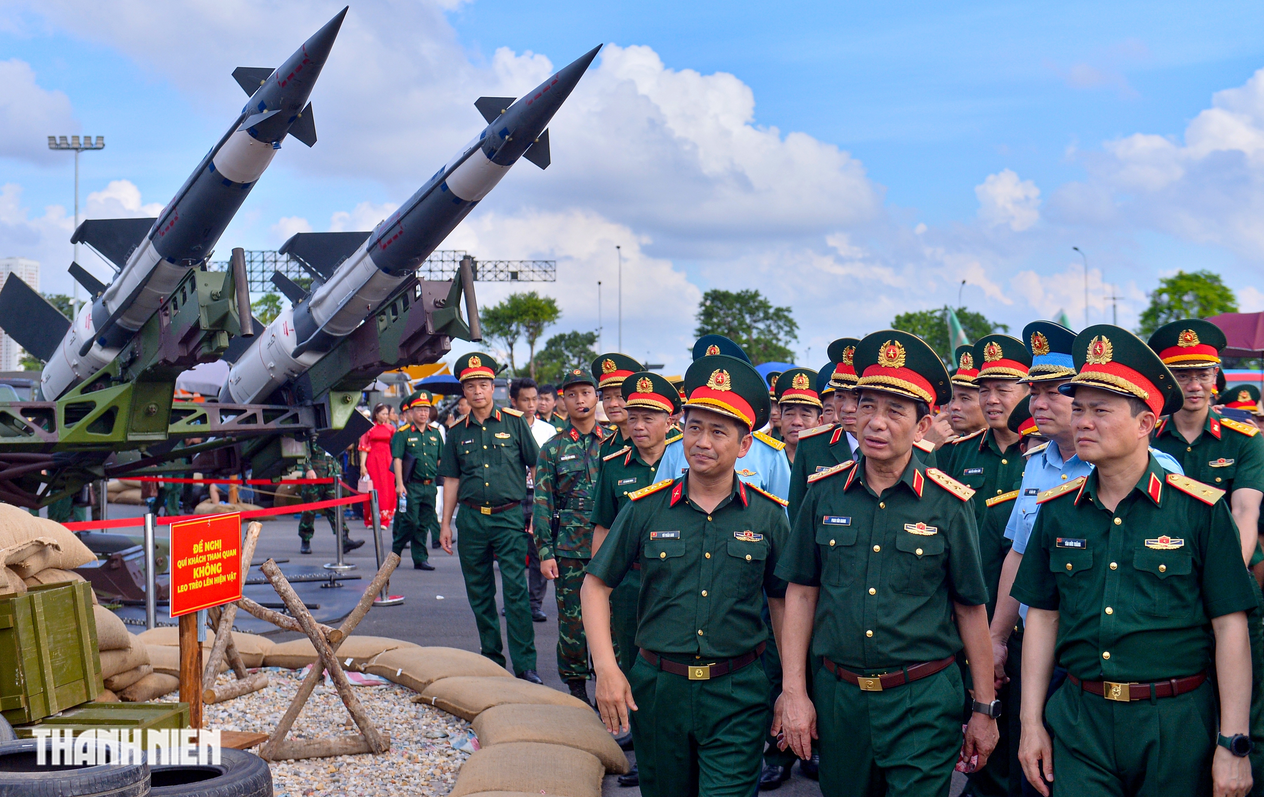 Tên lửa phòng không S-125-VT được đại tướng Phan Văn Giang kiểm tra hiện đại thế nào? - Ảnh 2.