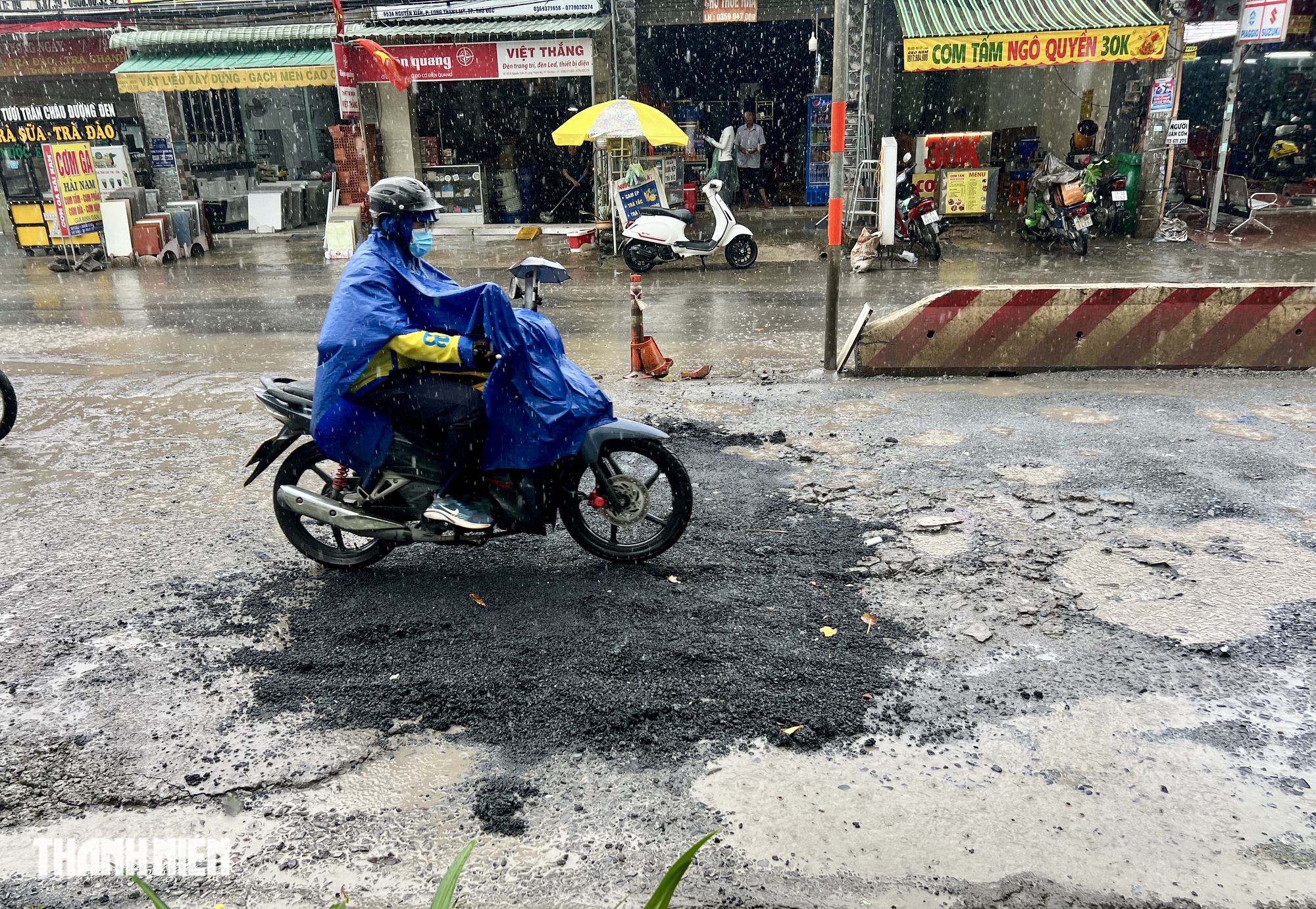 Đường Nguyễn Xiển 'cứ mưa là ngập' sẽ được sửa cuối tháng 9 - Ảnh 2.