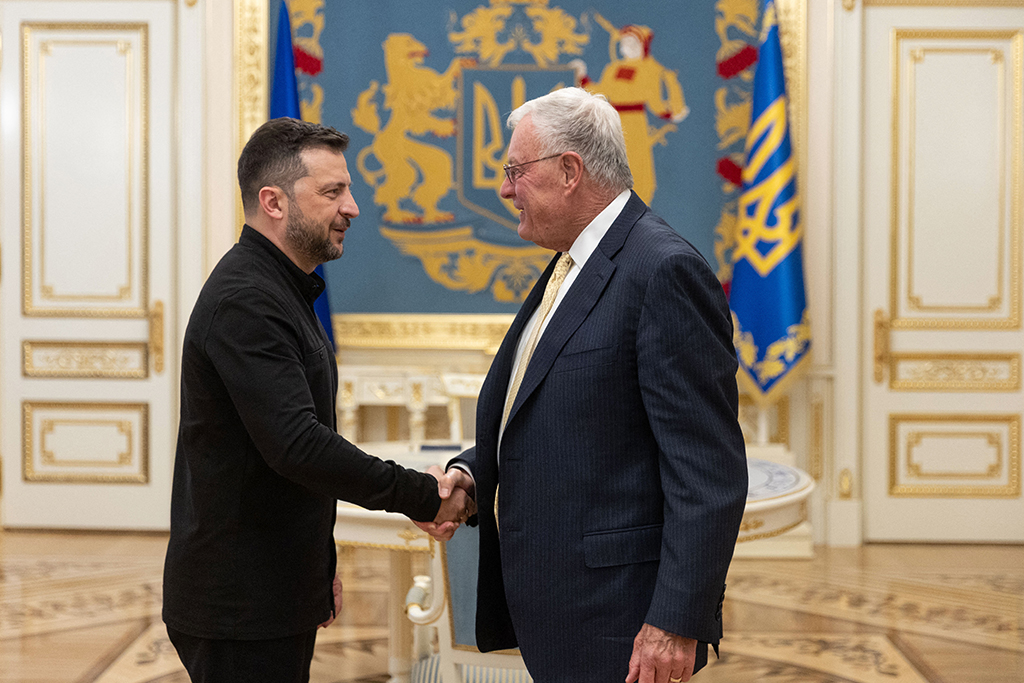 Phương Tây gia tăng cấm vận Nga để thúc đẩy hòa bình ở Ukraine - Ảnh 1. Phương Tây gia tăng cấm vận Nga để thúc đẩy hòa bình ở Ukraine - Ảnh 1.