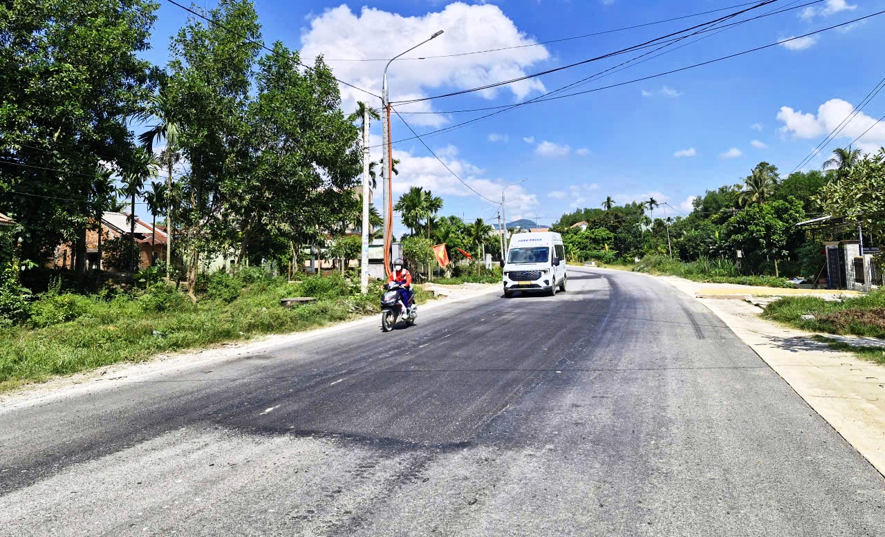 Dự án 1.850 tỉ có Tập đoàn Thuận An thi công mới thảm nhựa đã bong tróc - Ảnh 6.