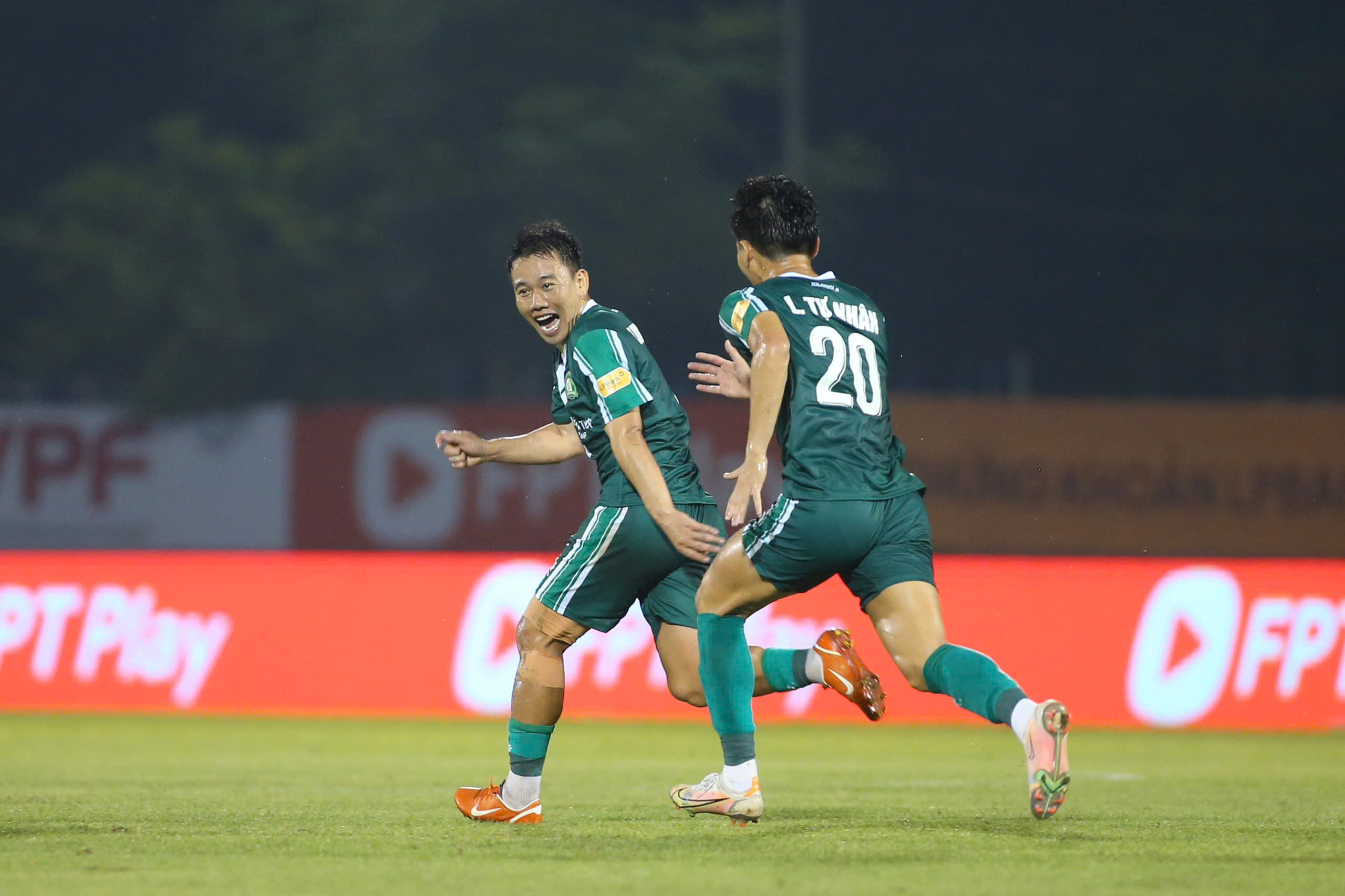 Hết cảnh 'dành cả thanh xuân để trụ hạng', Minh Vương tự tin lên V-League cùng Công Phượng- Ảnh 2. Hết cảnh 'dành cả thanh xuân để trụ hạng', Minh Vương tự tin lên V-League cùng Công Phượng- Ảnh 2.