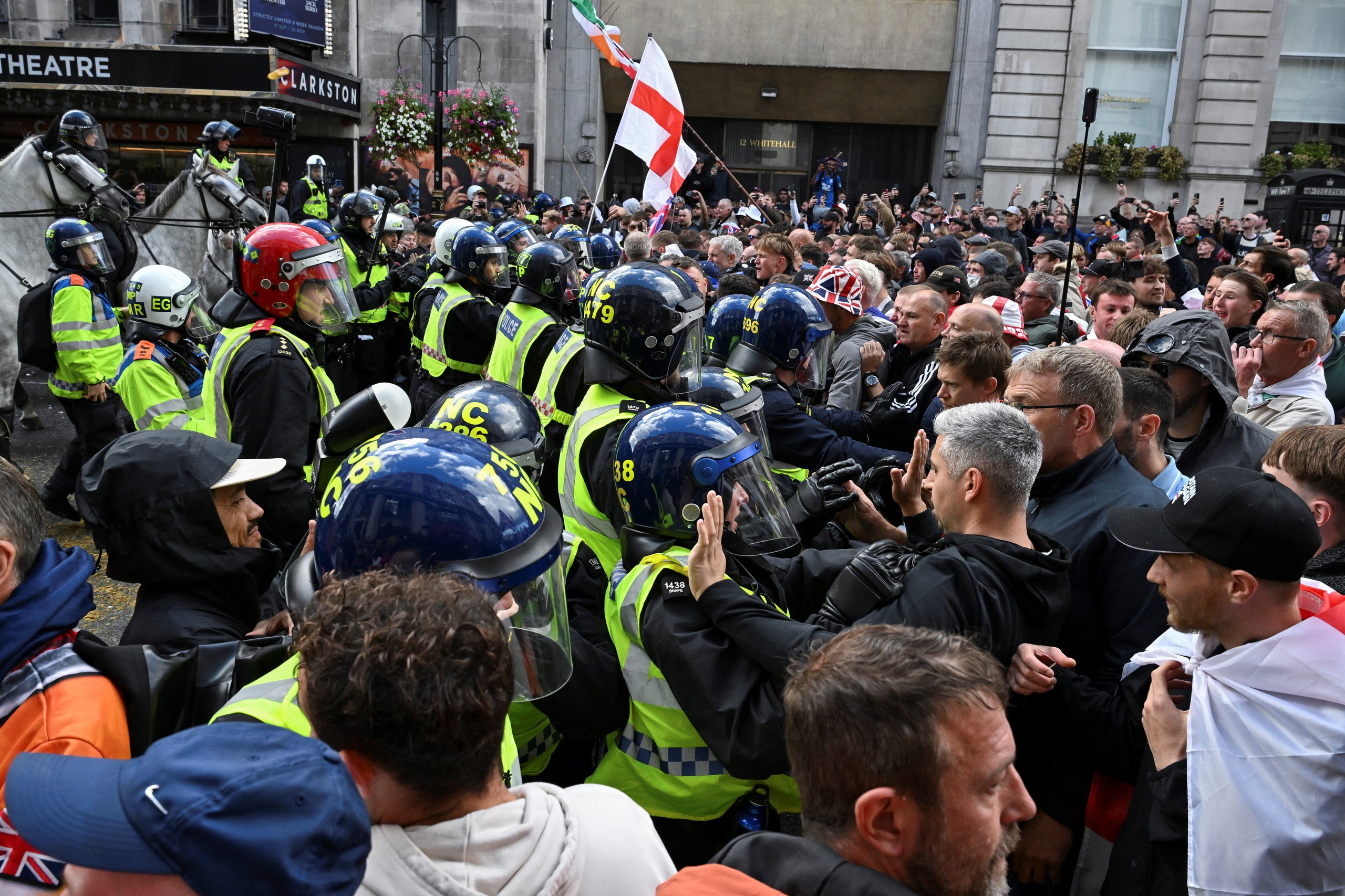 Đụng độ dữ dội trong cuộc biểu tình chống nhập cư tại London