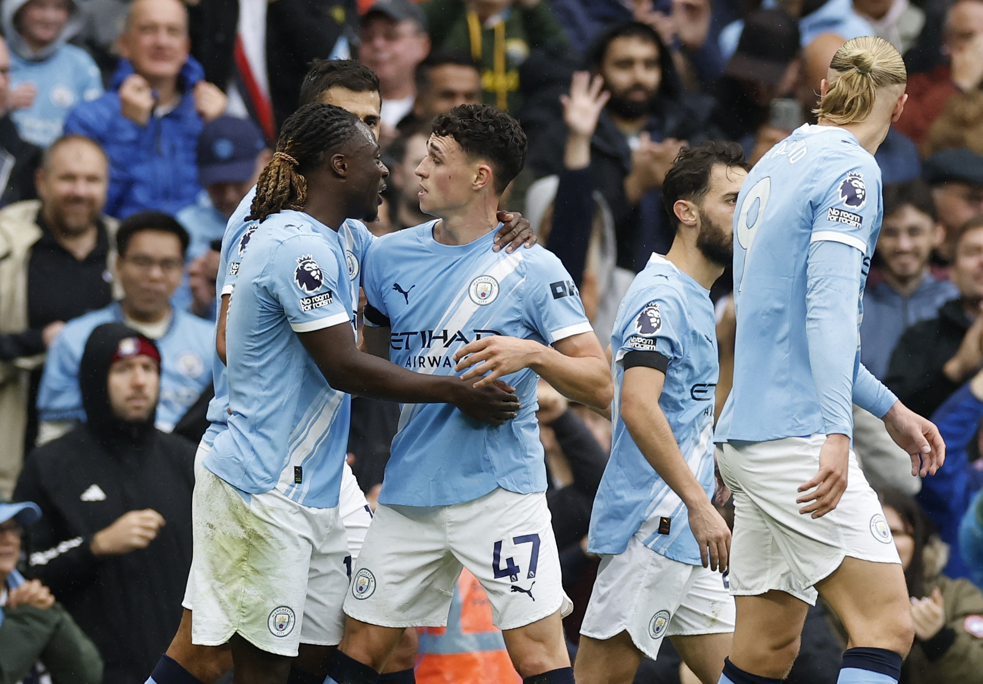 Haaland ‘dạy’ Sesko cách đá tiền đạo, Man City đè bẹp M.U: Chênh lệch đẳng cấp- Ảnh 1. Haaland ‘dạy’ Sesko cách đá tiền đạo, Man City đè bẹp M.U: Chênh lệch đẳng cấp- Ảnh 1.