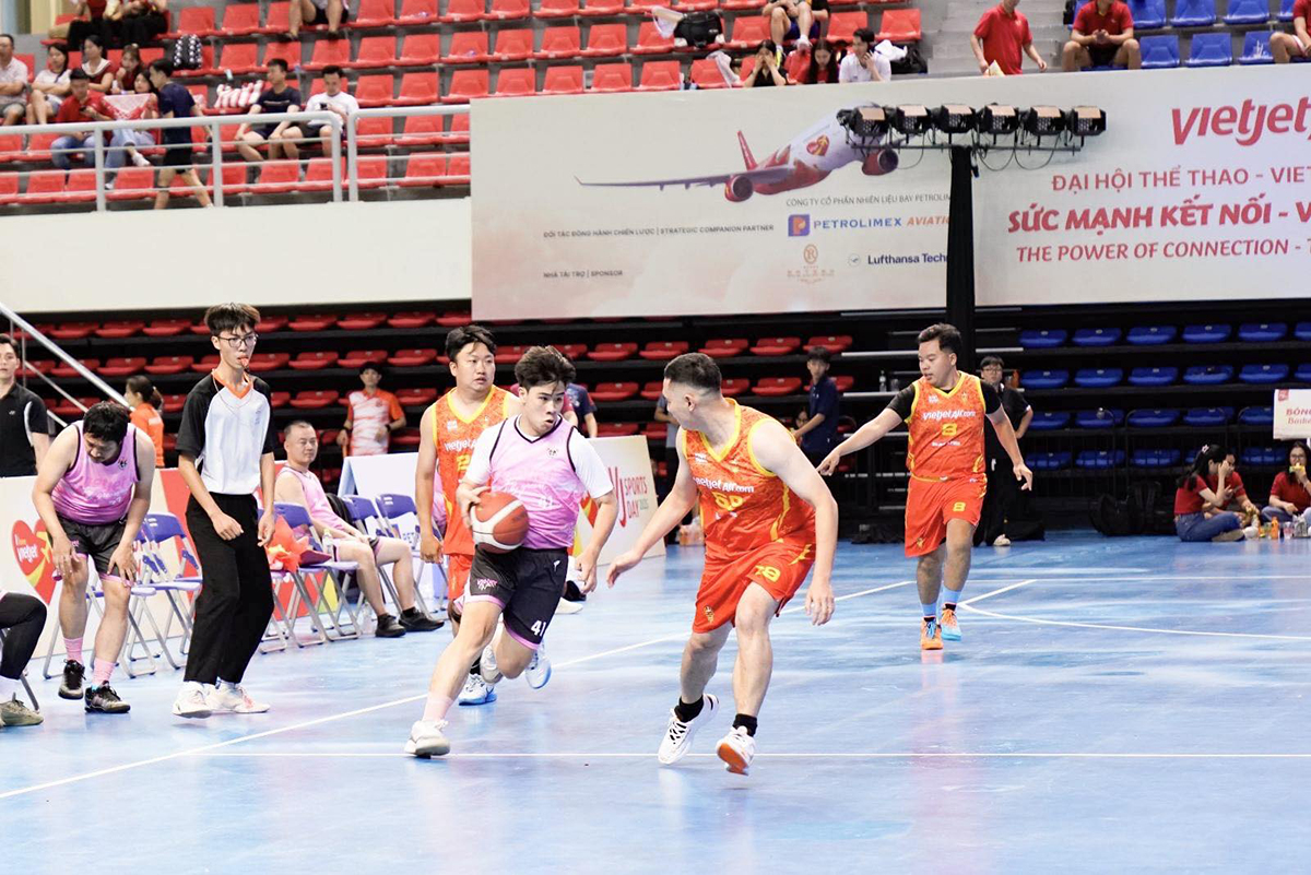 Khoảnh khắc đáng nhớ của các ‘chiến binh bầu trời’ tại Vietjet Sports Day 2025 - Ảnh 5.
