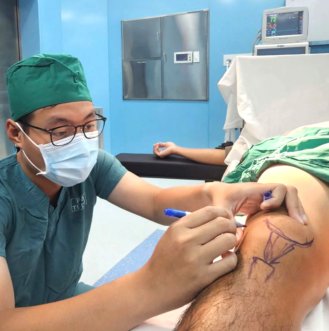 Hình ảnh đẹp từ phòng mổ cứu người ở đặc khu Côn Đảo- Ảnh 1. Hình ảnh đẹp từ phòng mổ cứu người ở đặc khu Côn Đảo- Ảnh 1.