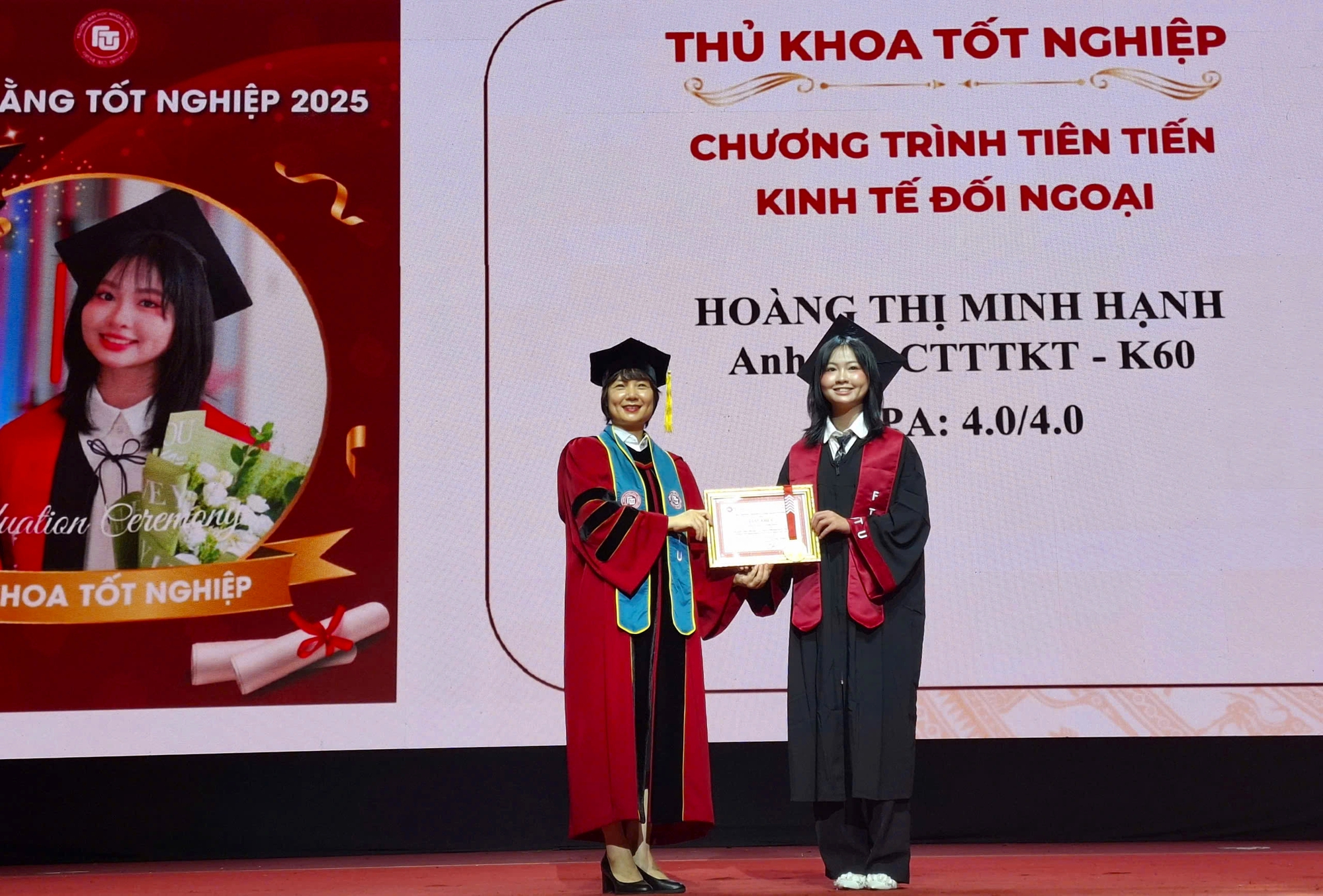 विदेश व्यापार विश्वविद्यालय में पूर्ण अंक प्राप्त करने वाला शीर्ष छात्र: आरामदायक क्षेत्र से बाहर निकलने का साहस - फोटो 1. Thủ khoa điểm tuyệt đối Trường ĐH Ngoại thương: Dám bước ra khỏi vùng an toàn- Ảnh 1.