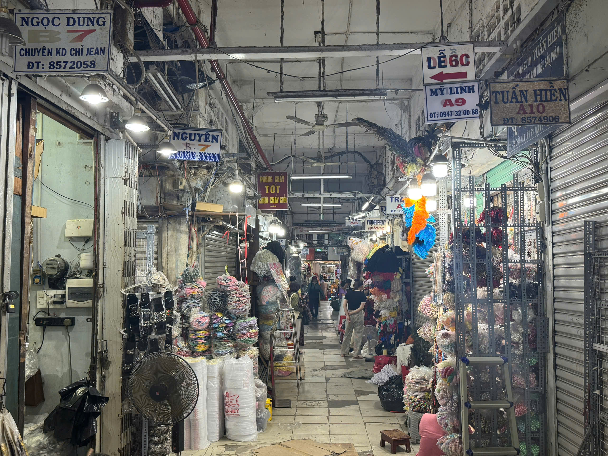 Đời chợ ở TP.HCM: Ai giữ lại một thời chợ?- Ảnh 4. Đời chợ ở TP.HCM: Ai giữ lại một thời chợ?- Ảnh 4.