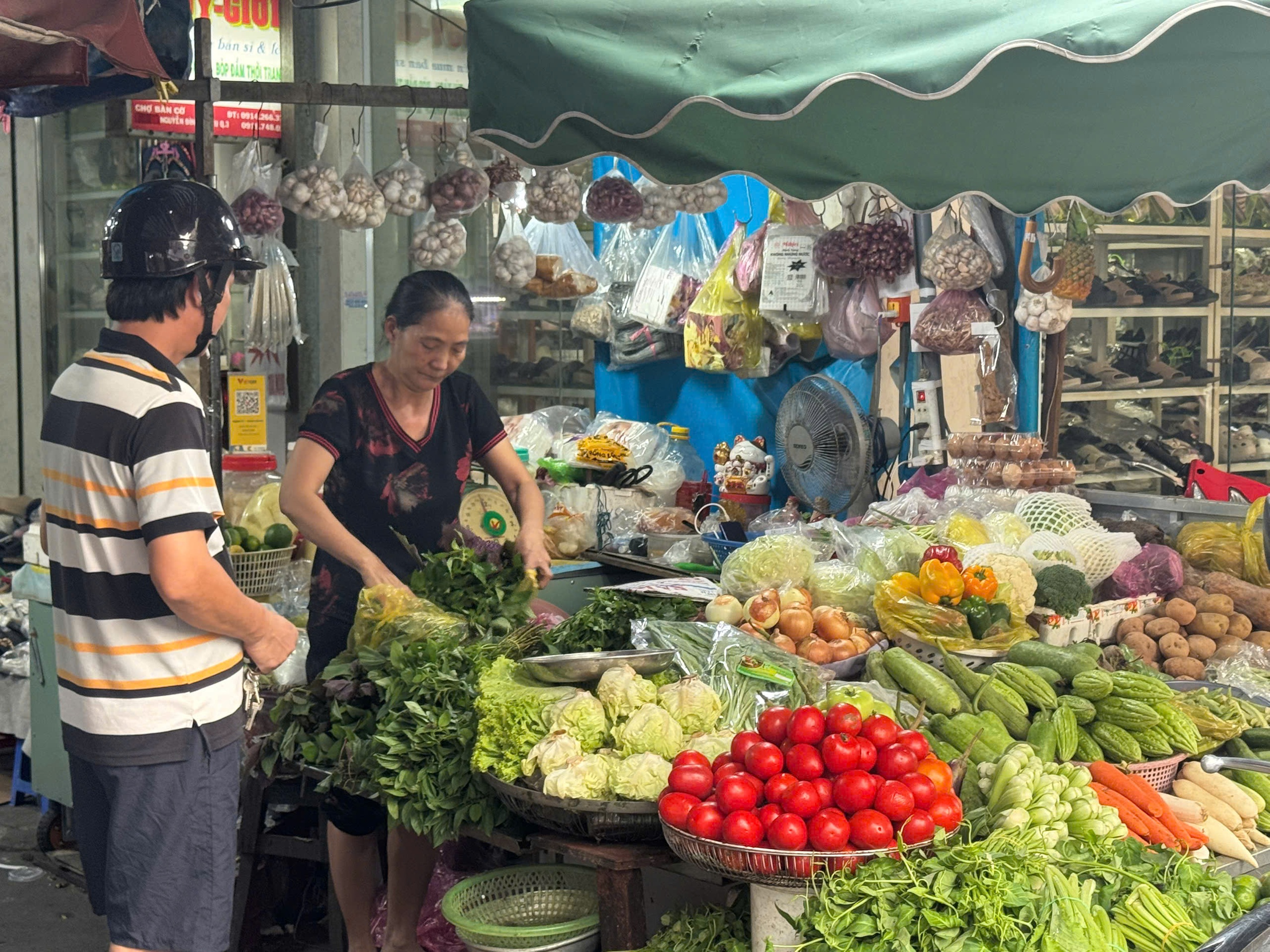 Đời chợ ở TP.HCM: Ai giữ lại một thời chợ?- Ảnh 1. Đời chợ ở TP.HCM: Ai giữ lại một thời chợ?- Ảnh 1.