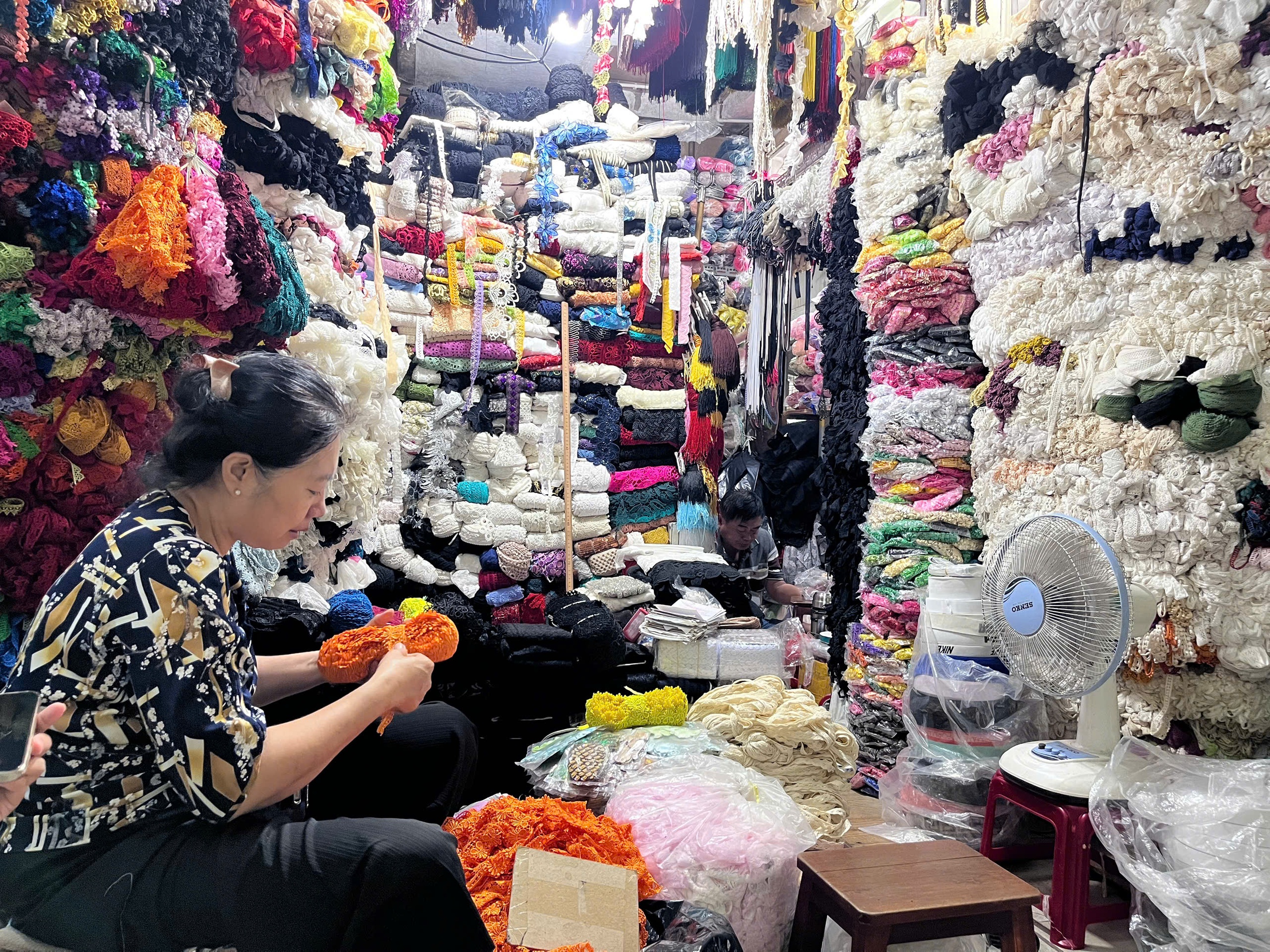 Đời chợ ở TP.HCM: Ai giữ lại một thời chợ?- Ảnh 3. Đời chợ ở TP.HCM: Ai giữ lại một thời chợ?- Ảnh 3.