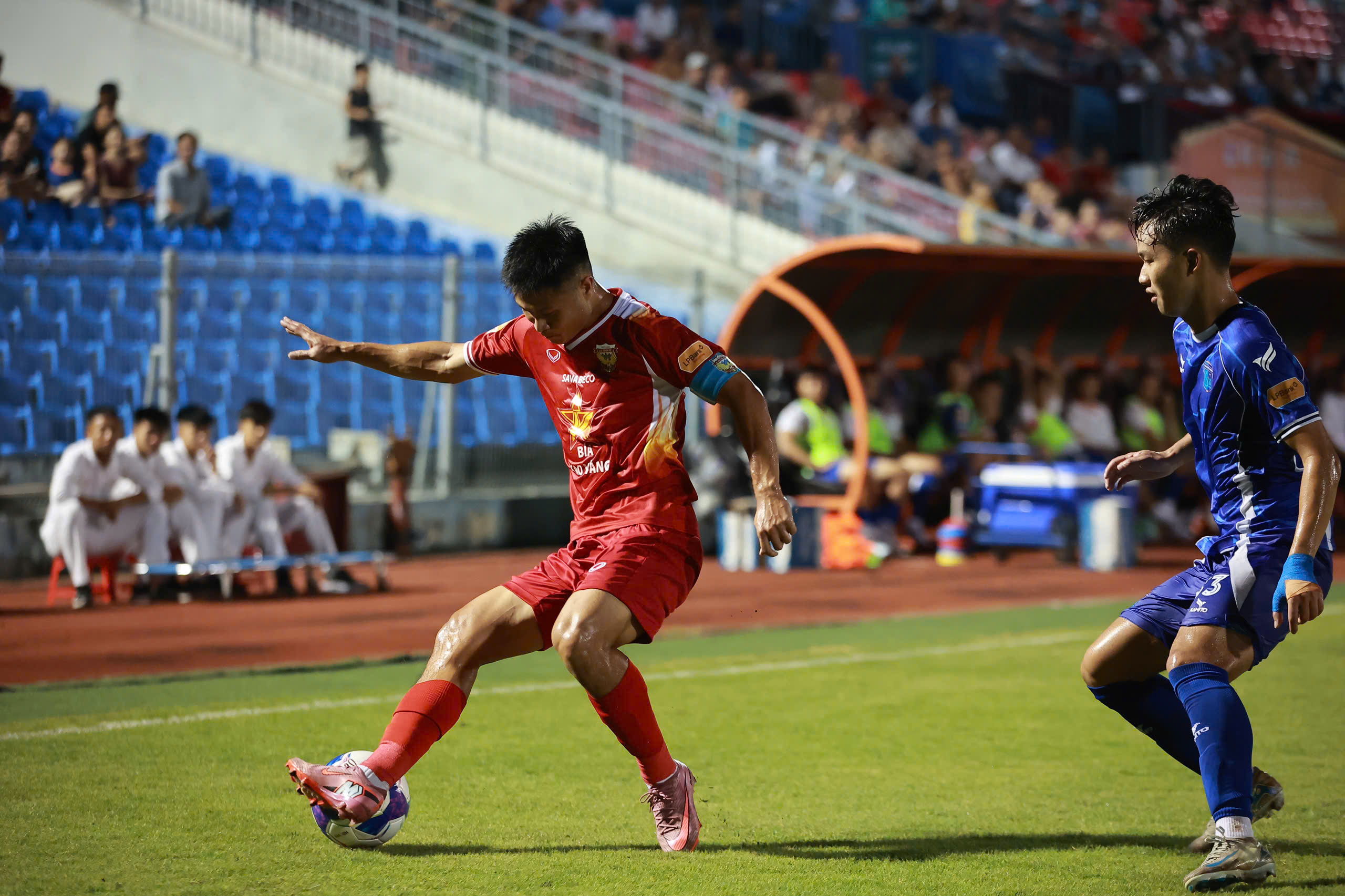 Sao U.23 Việt Nam L&ecirc; Viktor th&agrave;nh &lsquo;g&agrave; son&rsquo;, kiến tạo ph&uacute;t 90+7: H&agrave; Tĩnh thắng nhọc Quảng Ninh- Ảnh 3.