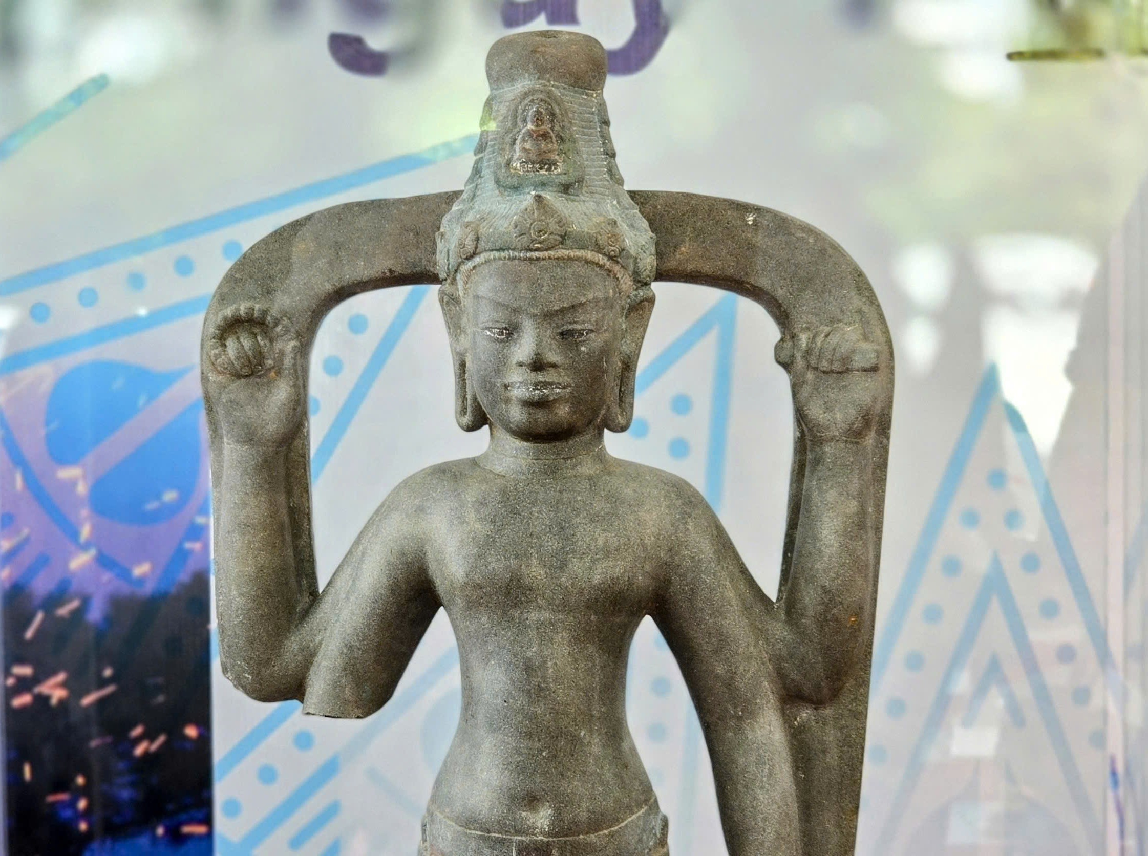 Close-up patung Avalokitesvara di Bac Binh yang diakui sebagai harta nasional - Foto 3. Cận cảnh tượng Avalokitesvara Bắc Bình được công nhận bảo vật quốc gia- Ảnh 3.