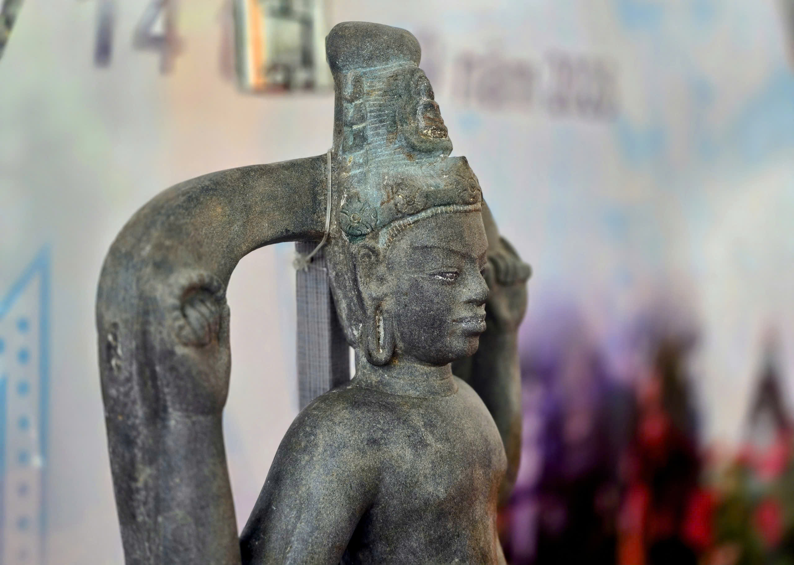 Close-up patung Avalokitesvara di Bac Binh yang diakui sebagai harta nasional - Foto 6. Cận cảnh tượng Avalokitesvara Bắc Bình được công nhận bảo vật quốc gia- Ảnh 6.