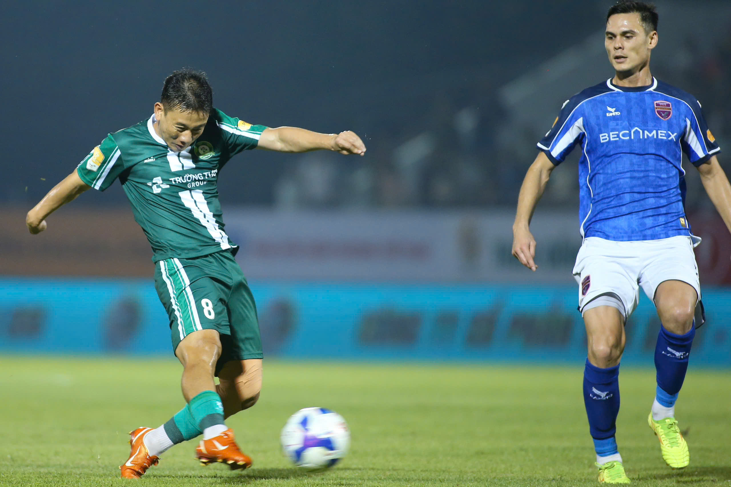 Hết cảnh 'dành cả thanh xuân để trụ hạng', Minh Vương tự tin lên V-League cùng Công Phượng- Ảnh 4. Hết cảnh 'dành cả thanh xuân để trụ hạng', Minh Vương tự tin lên V-League cùng Công Phượng- Ảnh 4.