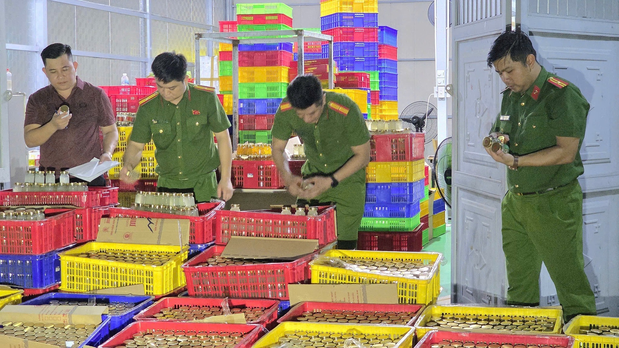 Phó thủ tướng gửi thư khen Công an Đà Nẵng do triệt phá 3 đường dây buôn lậu lớn- Ảnh 3.