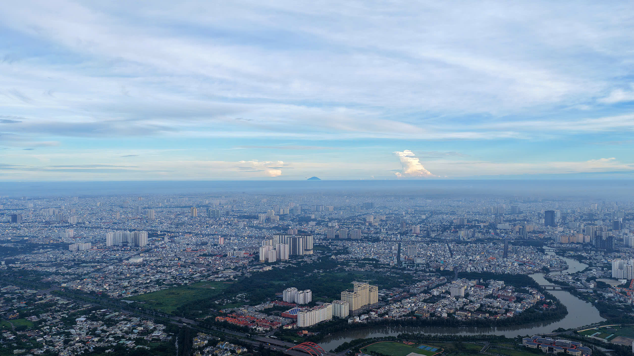 Sáng nay, từ TP.HCM nhìn thấy núi Bà Đen ở Tây Ninh: Ngắm khoảnh khắc thú vị - Ảnh 9.