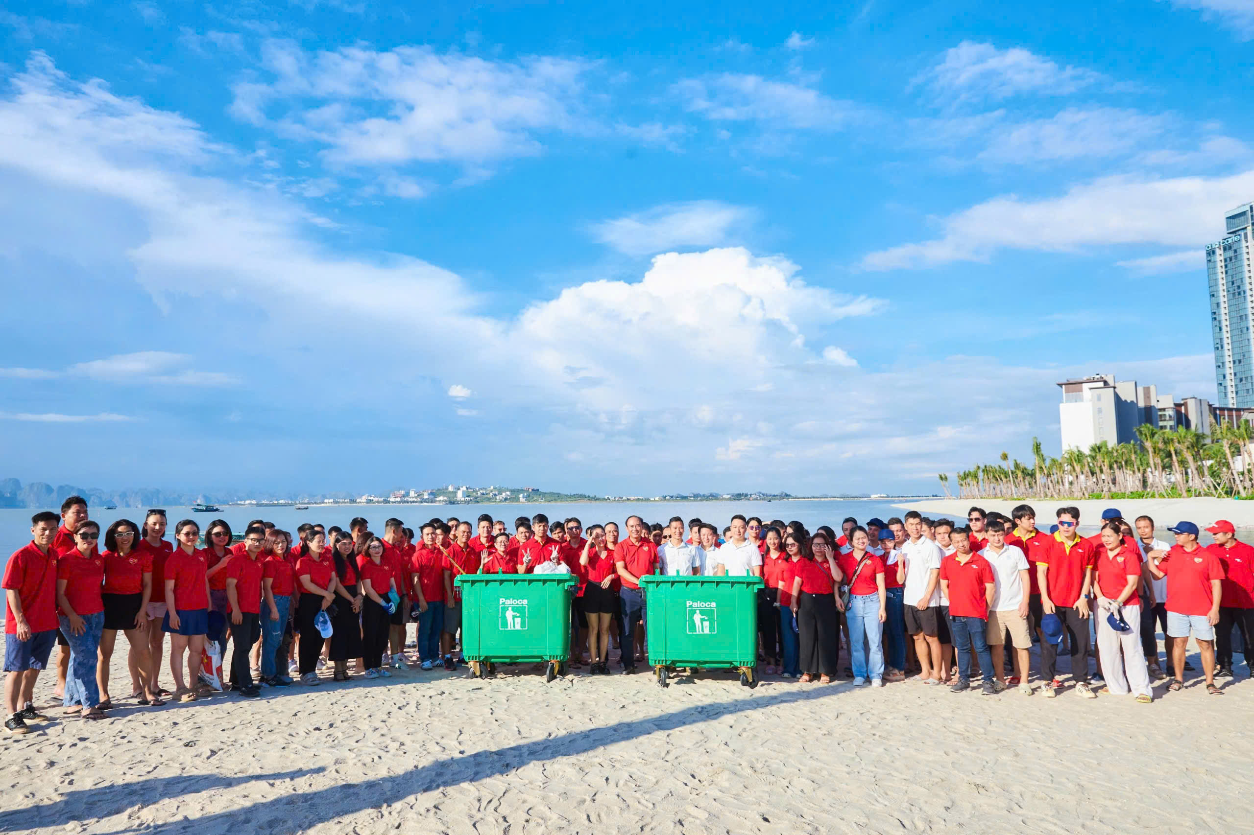 Gần 600 ‘chiến binh’ Vietjet đồng loạt ra quân làm sạch biển Hạ Long - Ảnh 7.