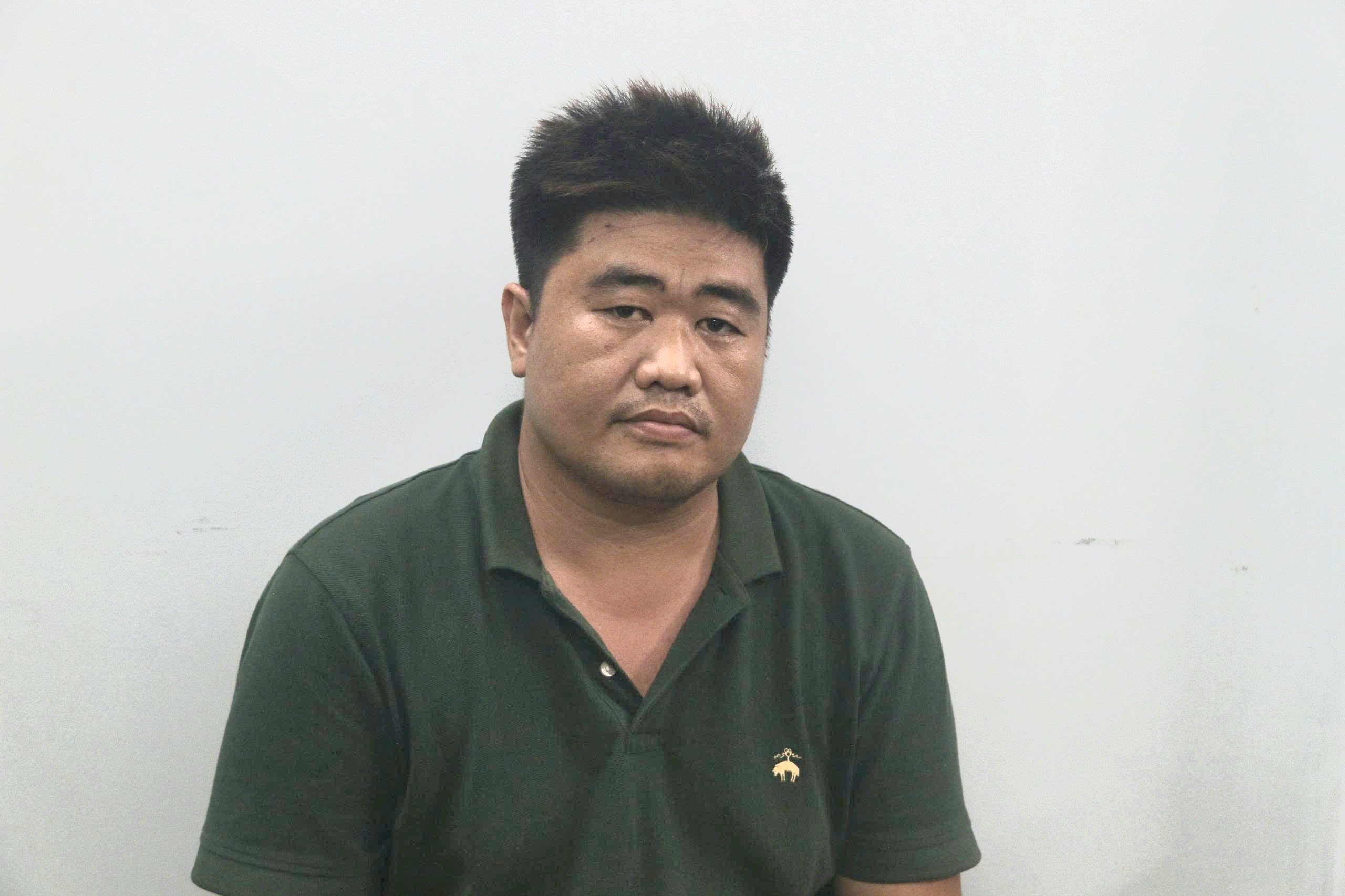 Công an TP.HCM giữ khẩn cấp kẻ đánh cụ ông ở phường Sài Gòn - Ảnh 1.