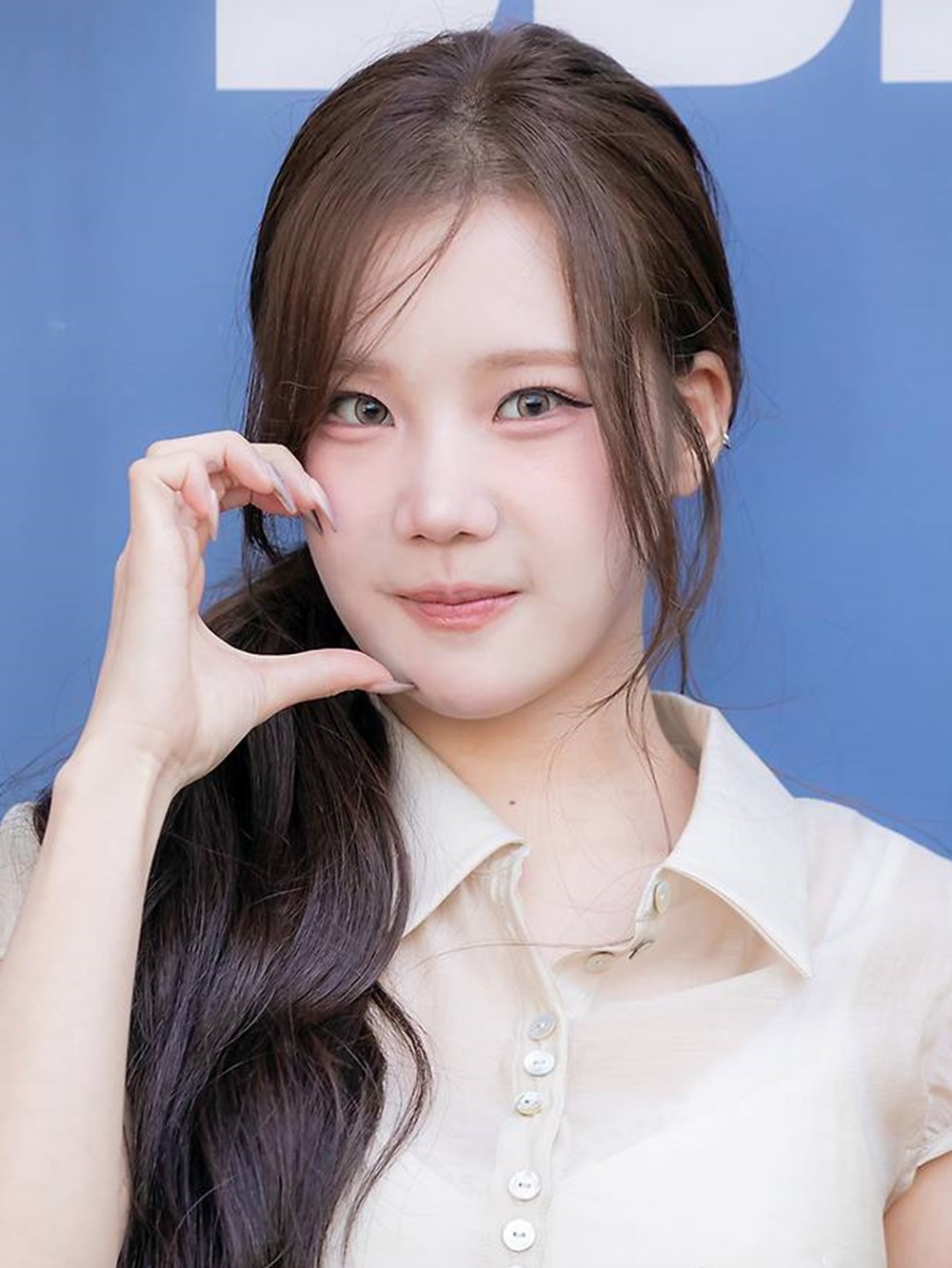 Nữ thần tượng xấu nhất Kpop gây bất ngờ với diện mạo mới - Ảnh 3.