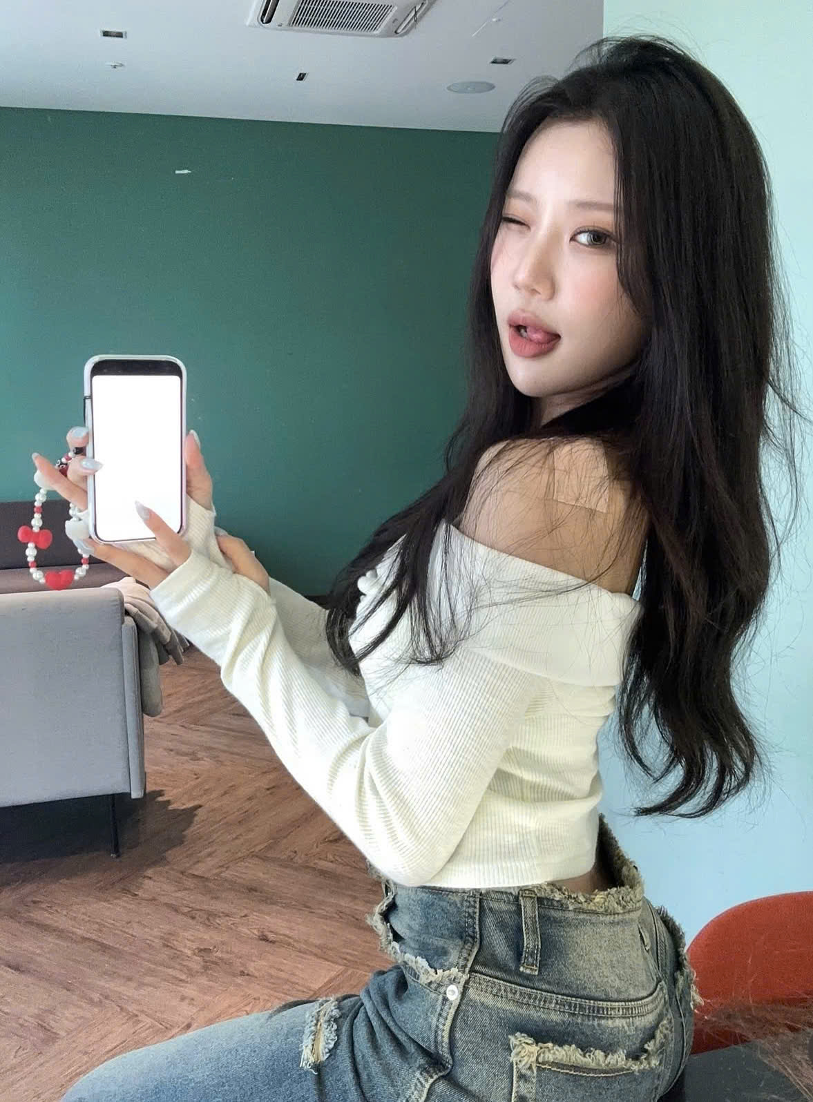 Nữ thần tượng xấu nhất Kpop gây bất ngờ với diện mạo mới - Ảnh 5.