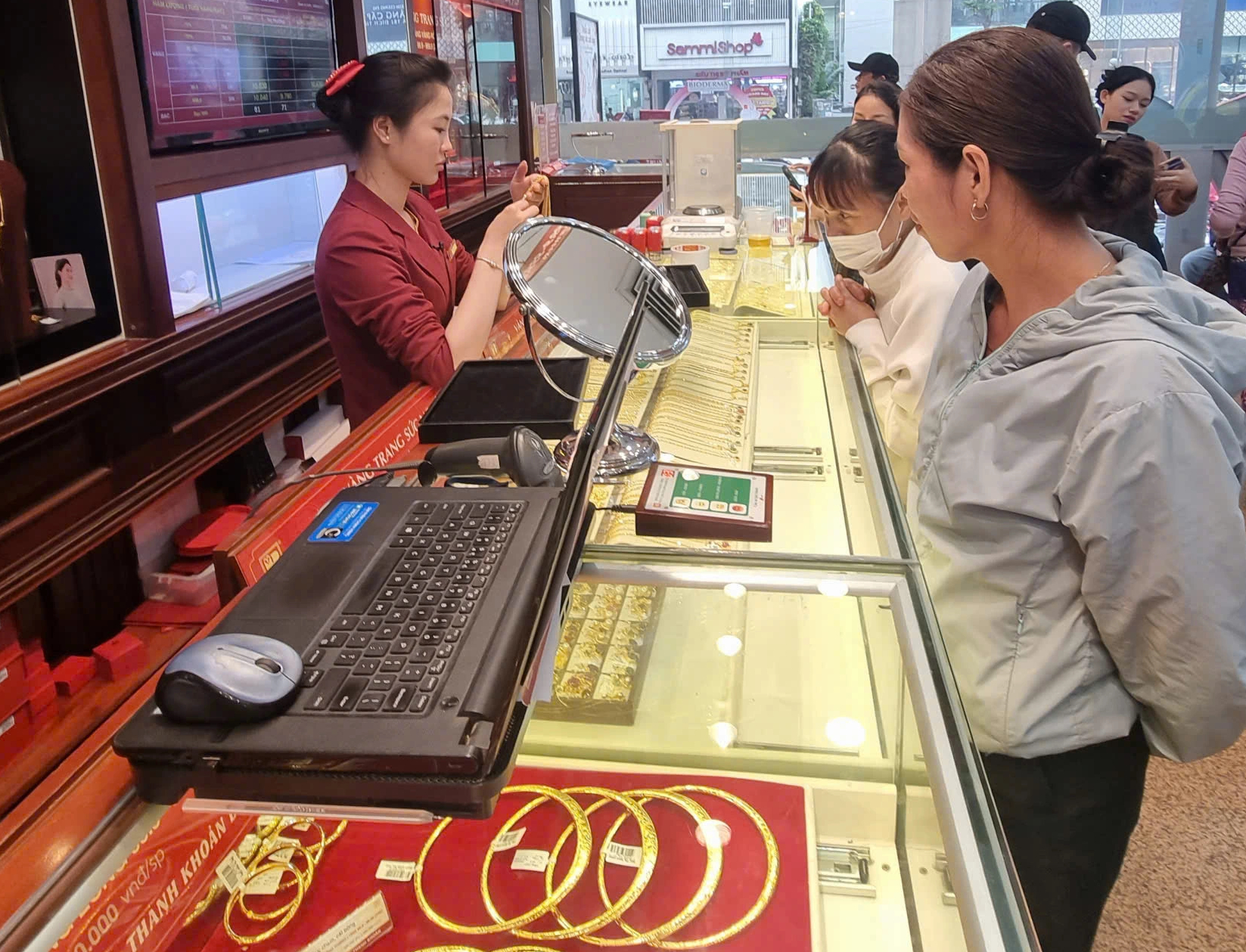 Nên đánh thuế mua bán vàng từ 1 lượng để minh bạch thị trường vàng - Ảnh 2.