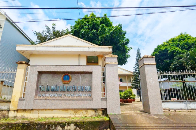 Cựu Chánh án TAND H.Đắk Đoa đưa hối lộ 350 triệu đồng để giúp vợ- Ảnh 1. Cựu Chánh án TAND H.Đắk Đoa đưa hối lộ 350 triệu đồng để giúp vợ- Ảnh 1.