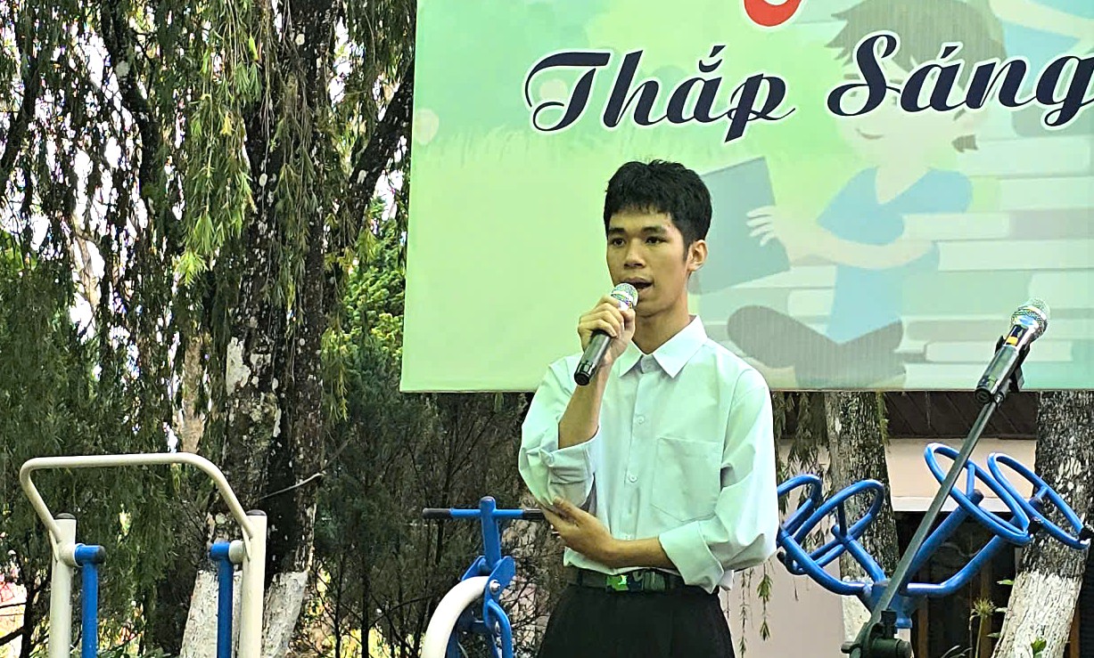 4 tân sinh viên mồ côi Làng SOS Đà Lạt nhận gần 1 tỉ đồng học bổng - Ảnh 5.