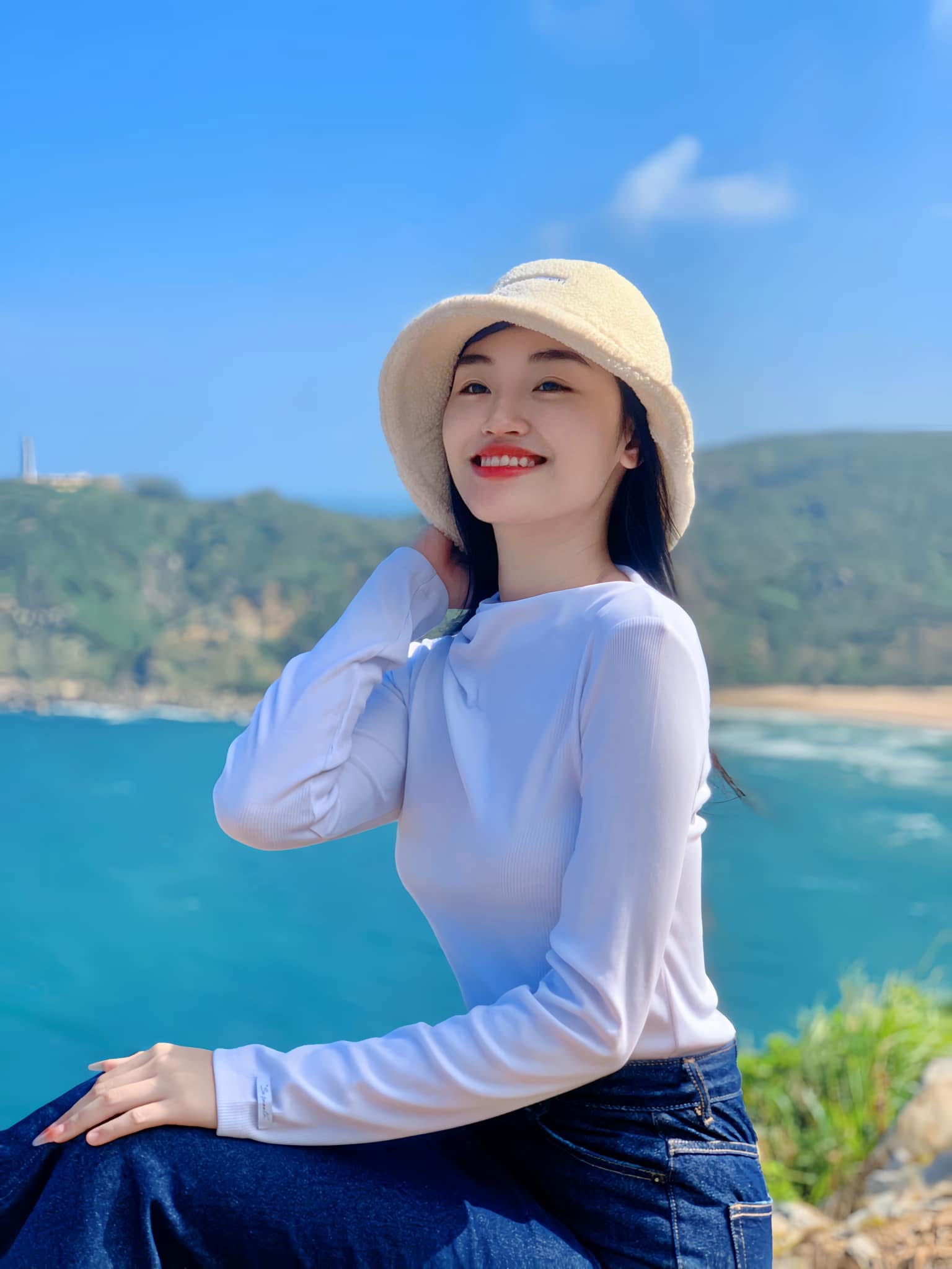 Nhan sắc đời thường của cô gái đăng quang Miss Grand Vietnam 2025 - Ảnh 2.