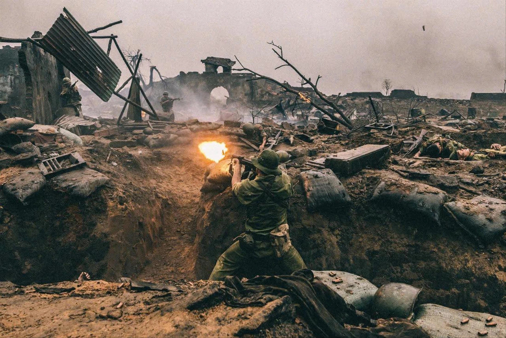 'Red Rain' រកចំណូលបានលើសពី 650 ពាន់លានដុង - រូបថត 1. 'Mưa đỏ' vượt mốc doanh thu 650 tỉ đồng- Ảnh 1.