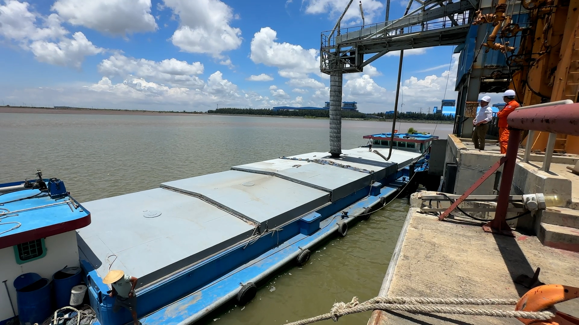 Bãi tro xỉ trở thành mỏ vật liệu triệu USD ở miền Tây- Ảnh 5. Bãi tro xỉ trở thành mỏ vật liệu triệu USD ở miền Tây- Ảnh 5.