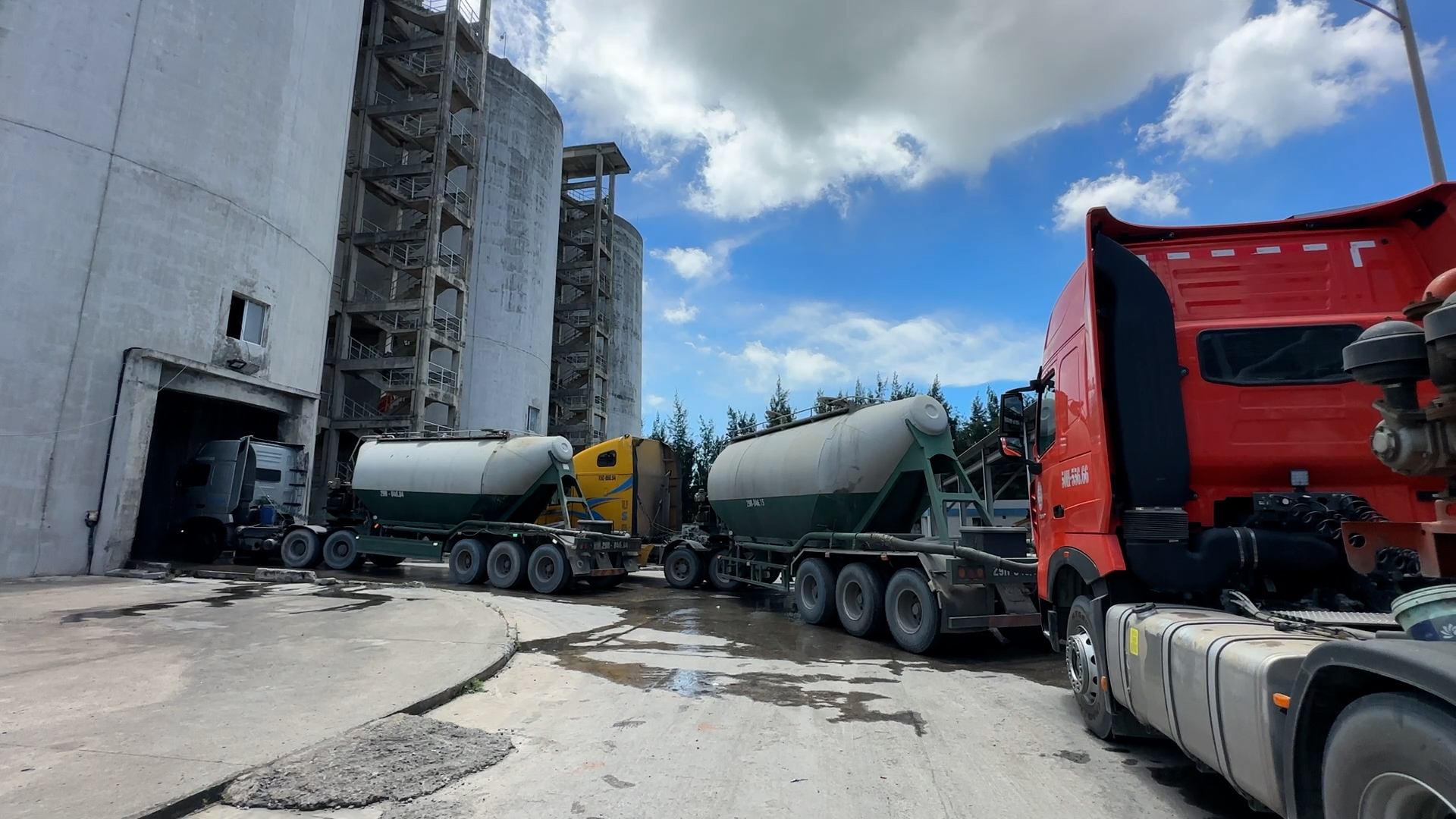 Bãi tro xỉ trở thành mỏ vật liệu triệu USD ở miền Tây- Ảnh 4. Bãi tro xỉ trở thành mỏ vật liệu triệu USD ở miền Tây- Ảnh 4.